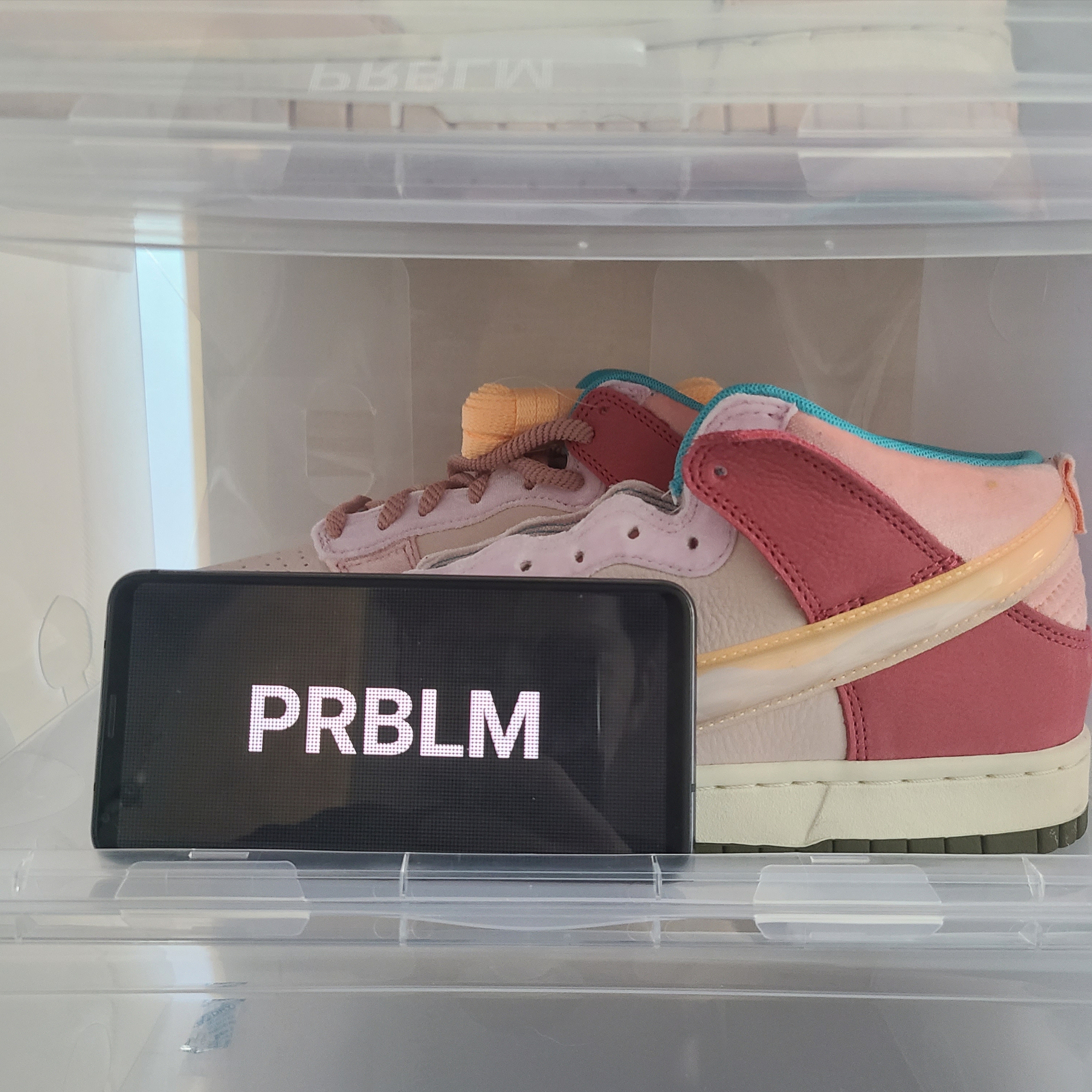 Nike x Social Status Dunk Mid Free Lunch Strawberry Milk 착용 스타일