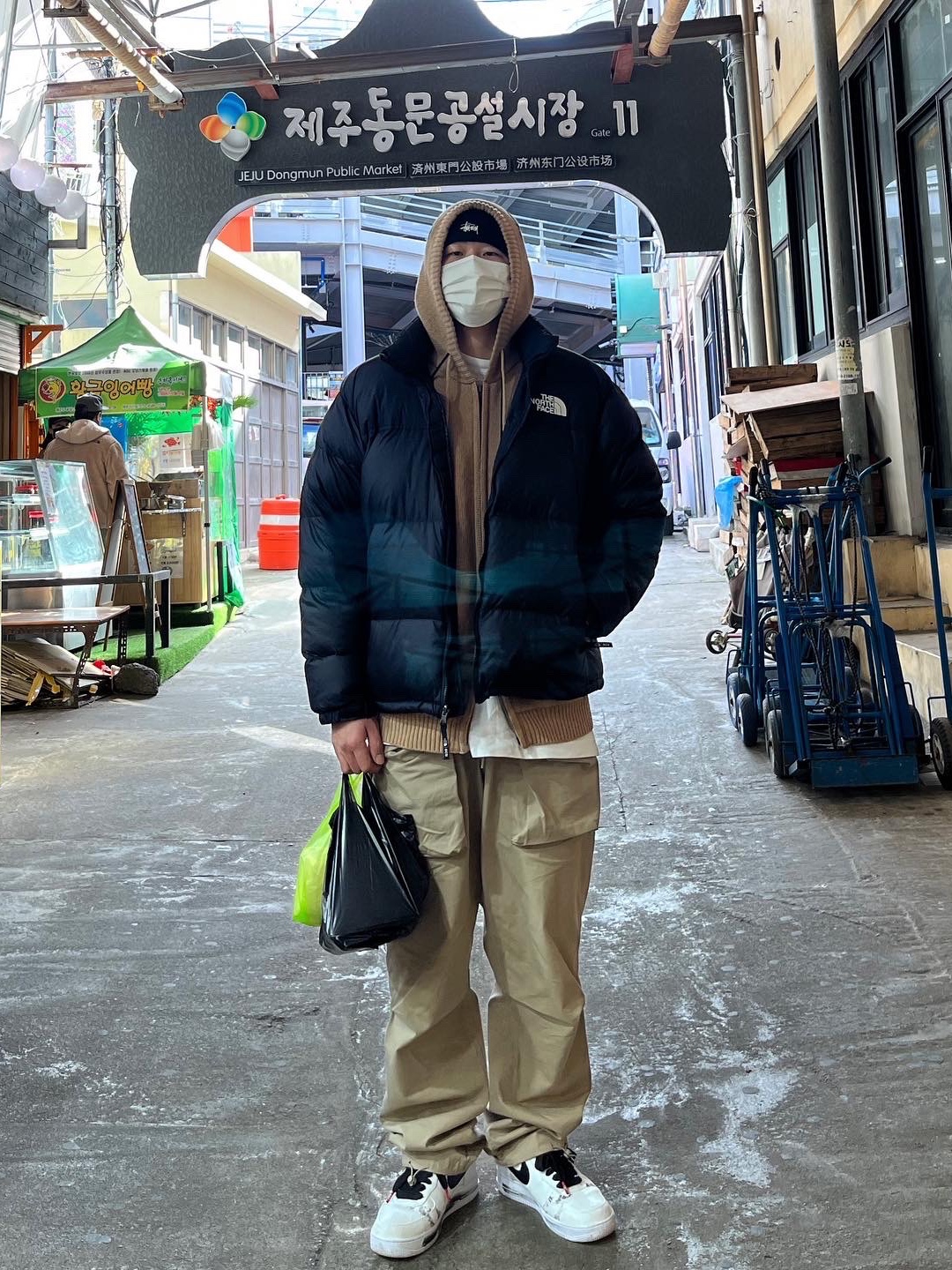 The North Face 1996 Eco Nuptse Jacket Black, Nike x Peaceminusone Air Force 1 Low Para-Noise 2.0 착용 스타일 - 2
