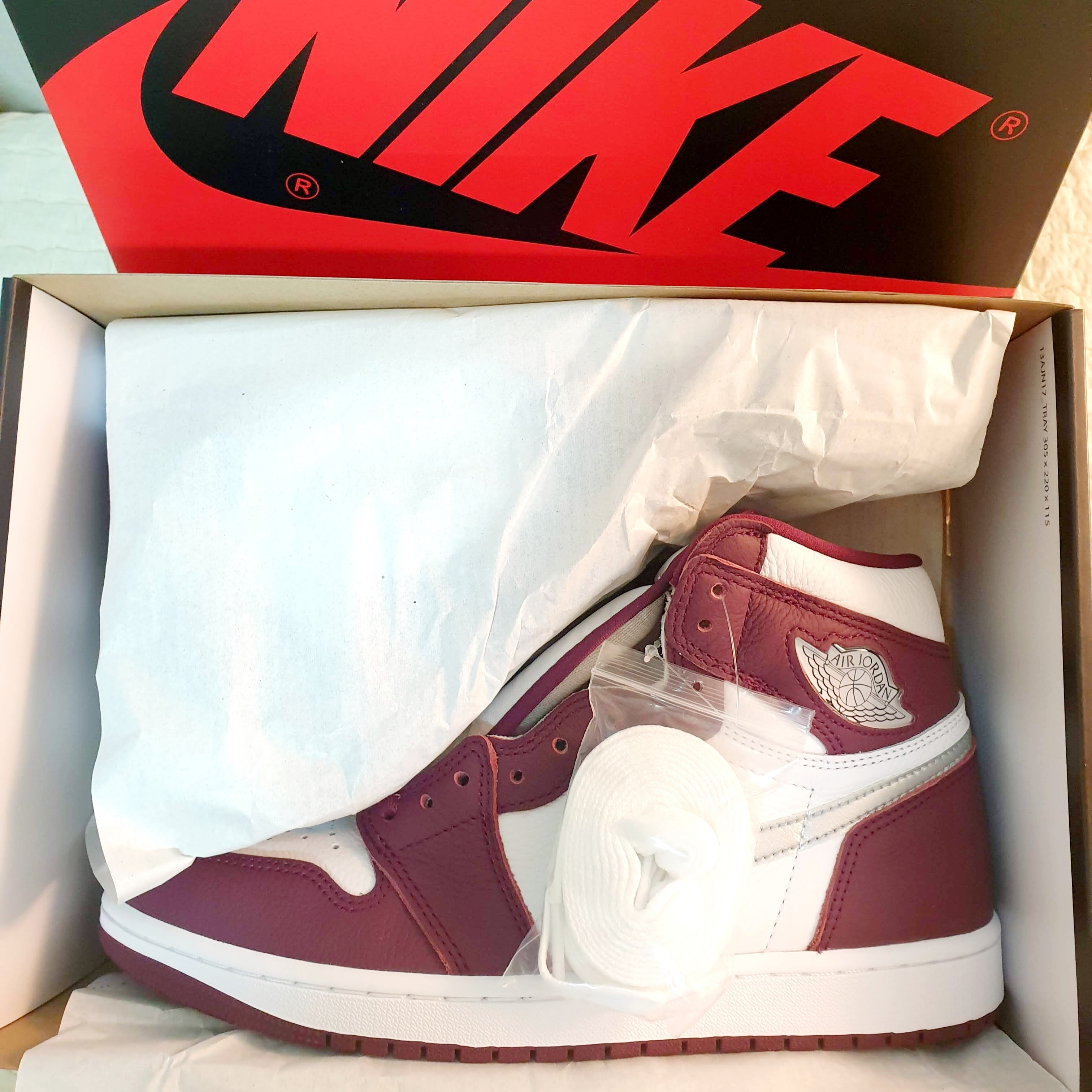Jordan 1 Retro High OG Bordeaux 착용 스타일