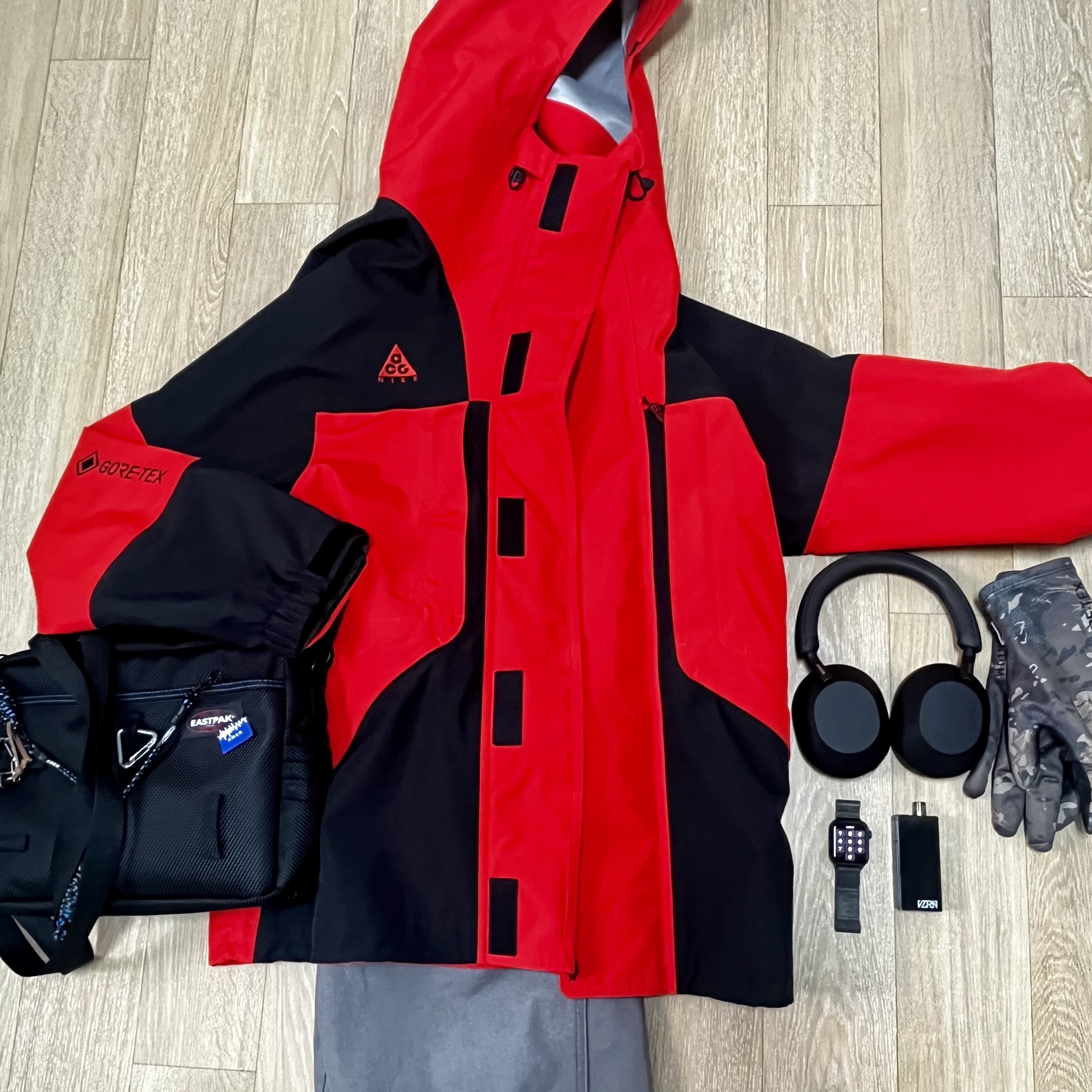 Nike ACG Gore-Tex Jacket Habanero Red - Asia, Ader Error x Eastpak Shoulder Bag Black 착용 스타일
