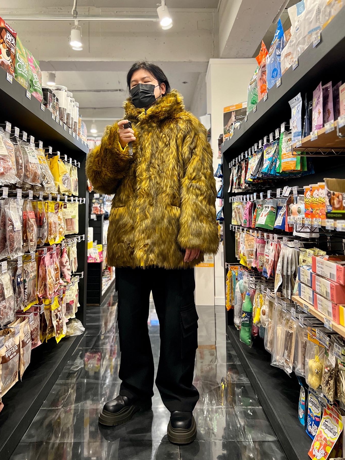 Supreme x Stone Island Formula Steel Reversible Faux Fur Parka Yellow - 22SS, Bottega Veneta Tire Cropped Chelsea Boots Black 착용 스타일 - 2