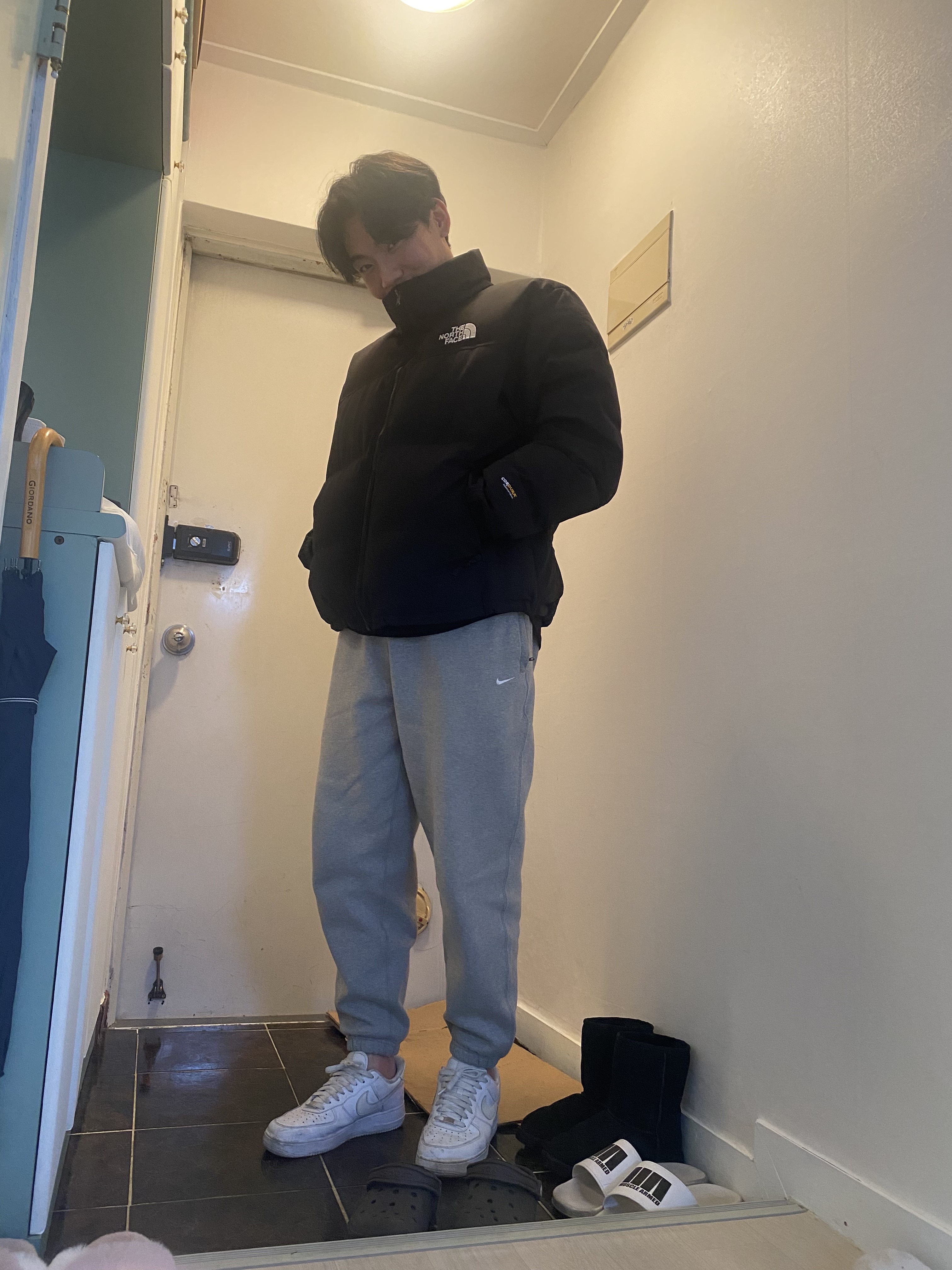 Nike Air Force 1 '07 Low White, Nike NRG Solo Swoosh Fleece Pants Dark Grey Heather - Asia 착용 스타일