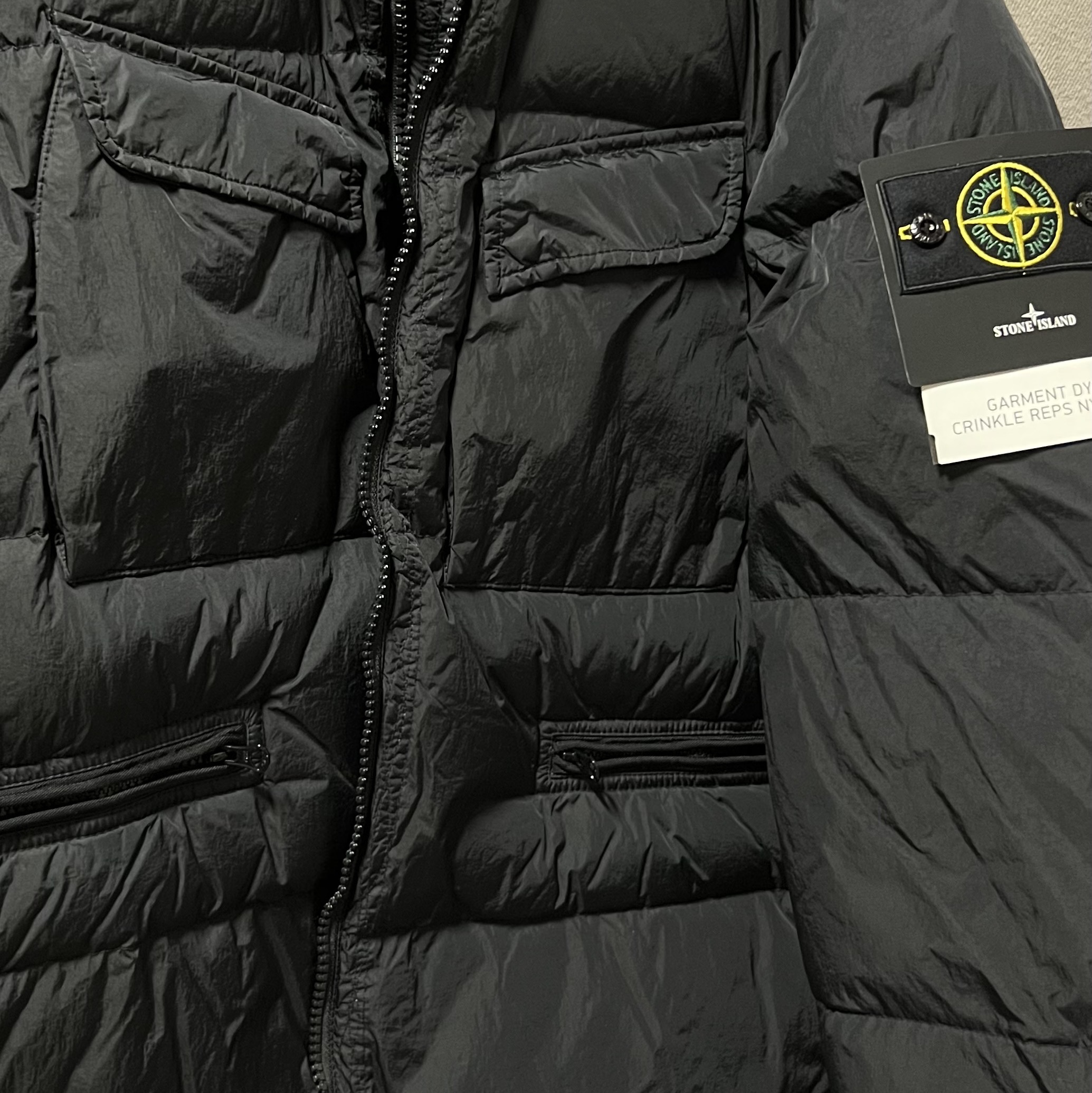 Stone Island 40123 Garment Dyed Crinkle Reps R-NY Down Jacket Black - 22FW 착용 스타일