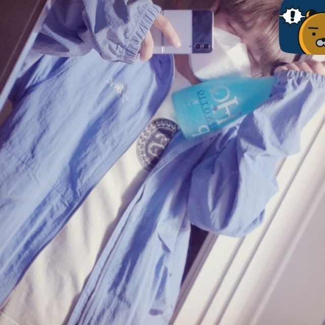 Stussy Wave Dye Beach Shell Jacket Laguna Blue, Nike x Stussy Big Swoosh LS T-Shirt White - US/EU 착용 스타일