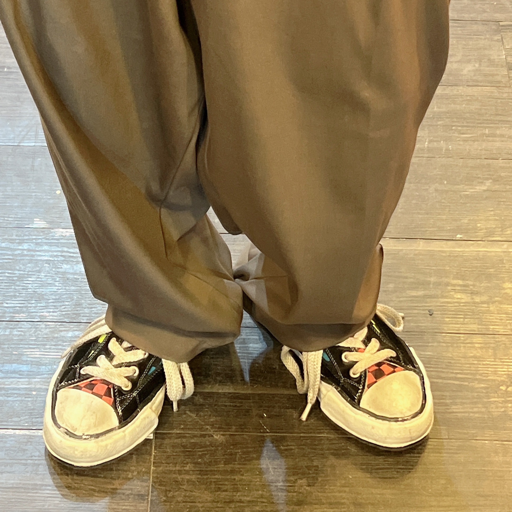 Maison Mihara Yasuhiro Peterson OG Sole Canvas High-top Sneakers Black 착용 스타일 - 3