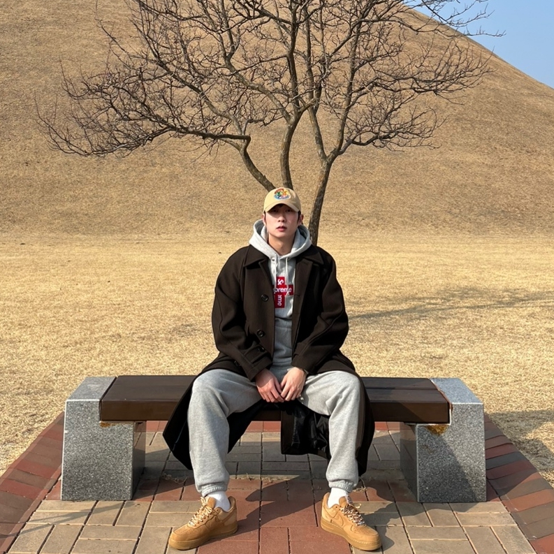 Nike x Supreme Air Force 1 Low Flax, Supreme Cross Box Logo Hooded Sweatshirt Heather Grey - 20FW 착용 스타일 - 1