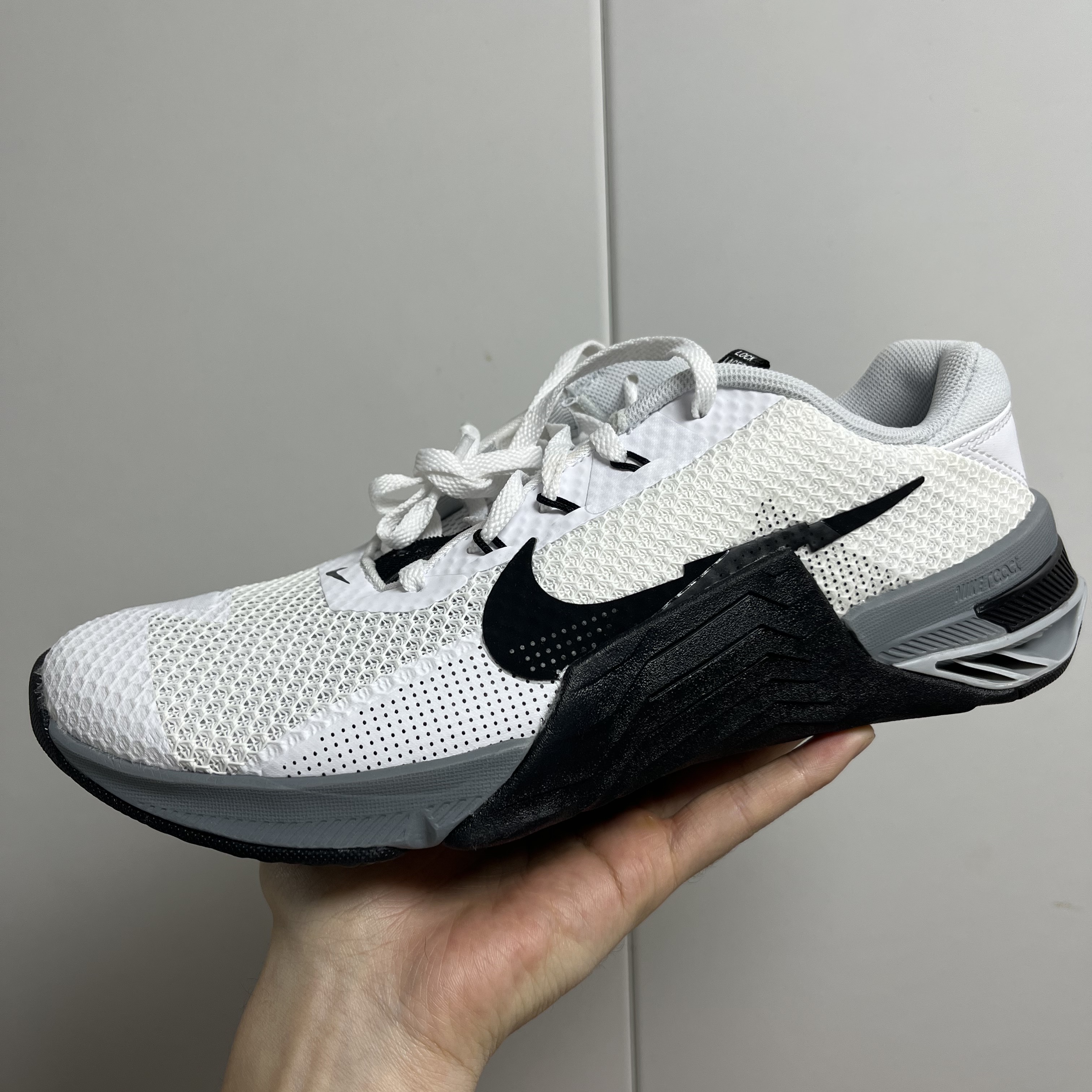 Nike Metcon 7 White Black 착용 스타일