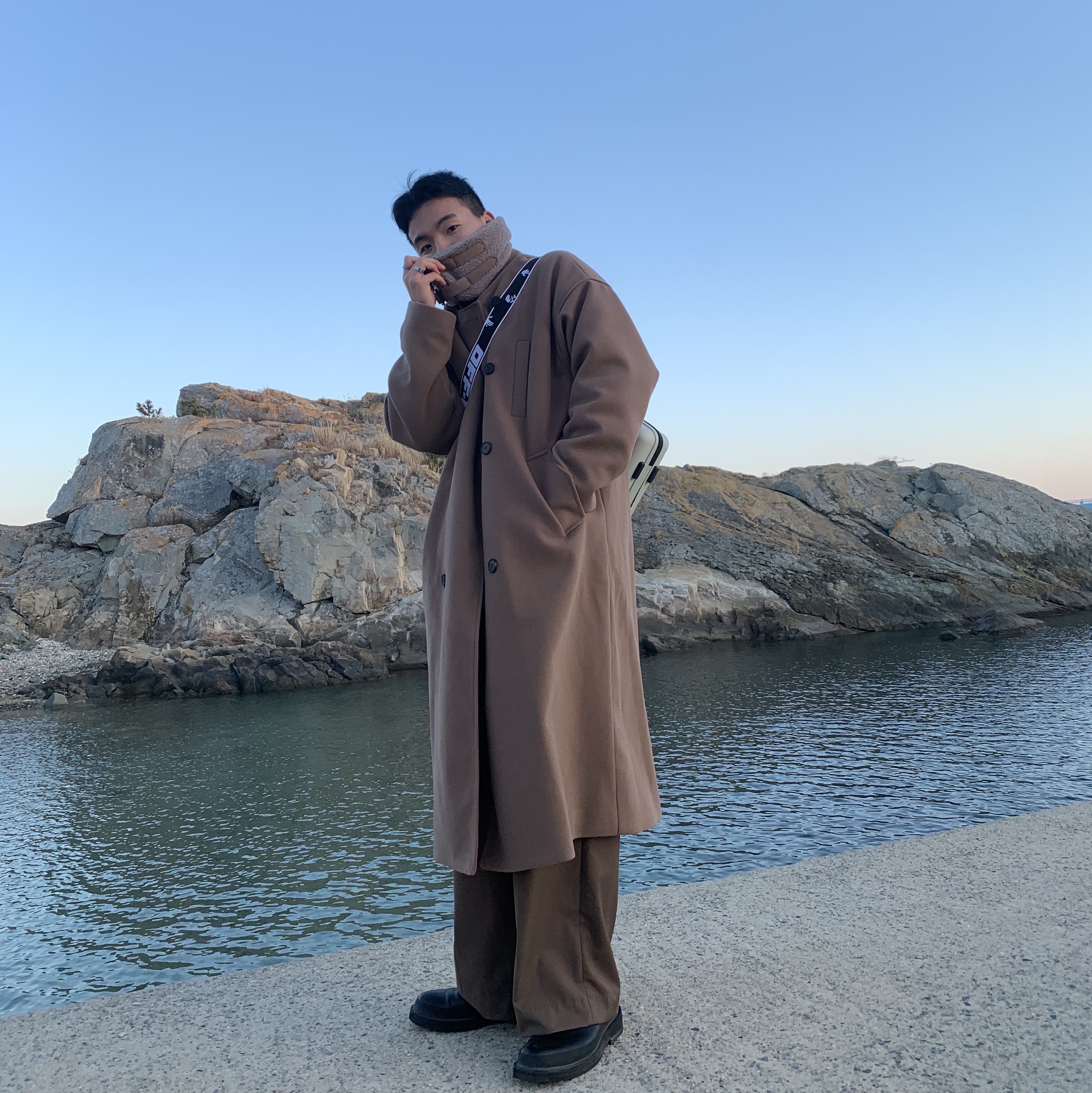 Off-White x Amore Pacific Protection Box (Without Cosmetics) 착용 스타일