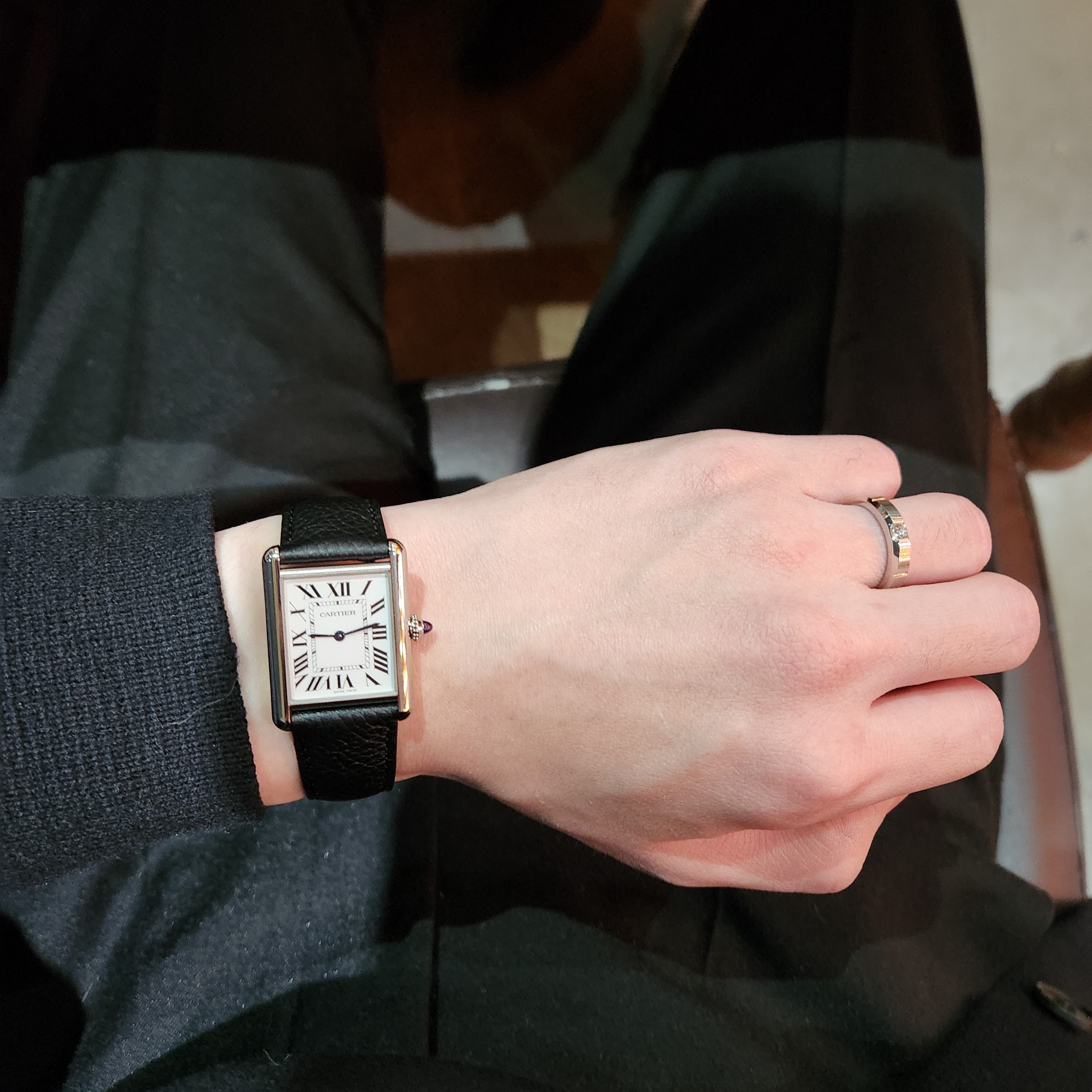 Cartier Tank Must Watch Large Quartz Steel Calfskin Black 착용 스타일 - 3