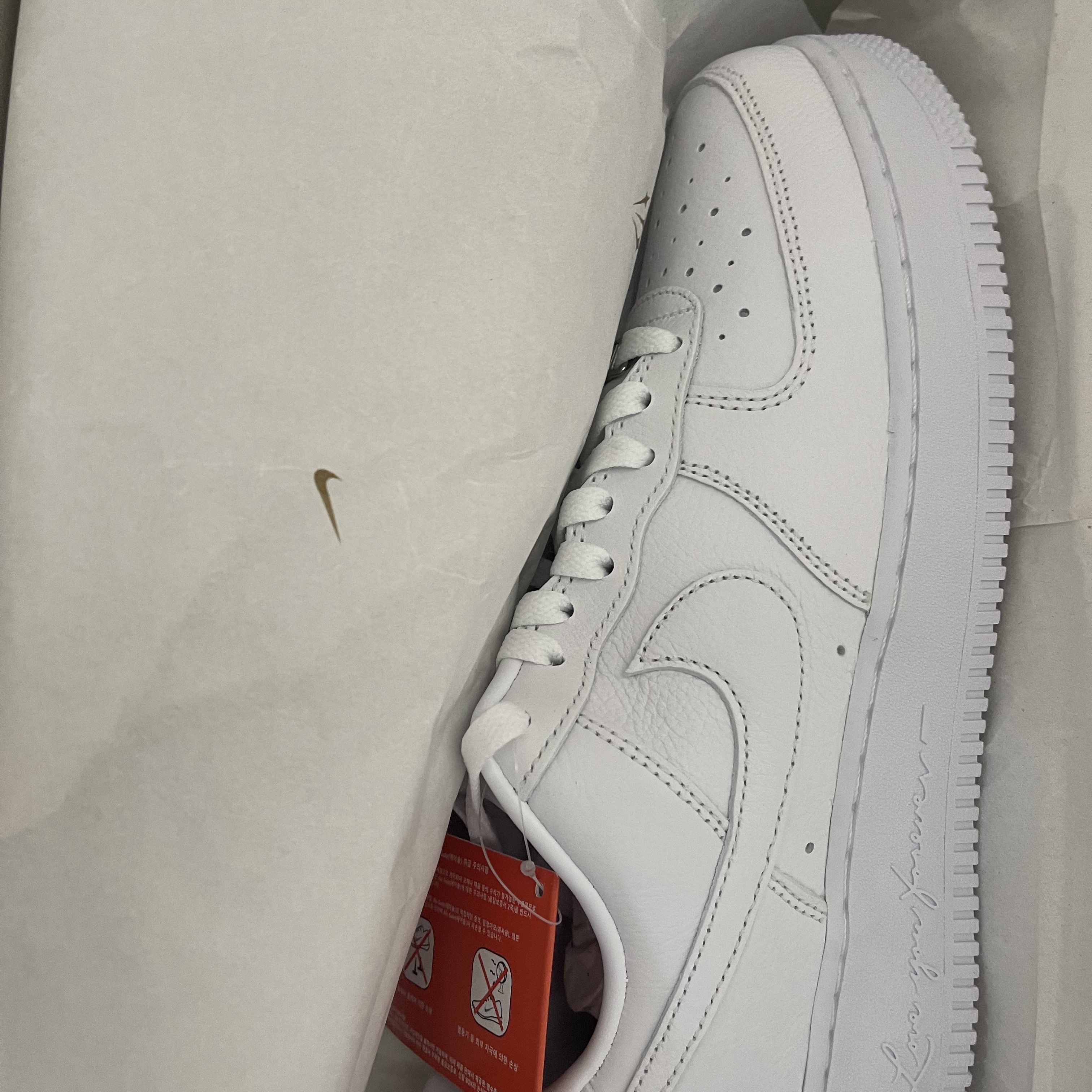 Nike x Drake Nocta Air Force 1 Low SP Certified Lover Boy White 착용 스타일 - 3