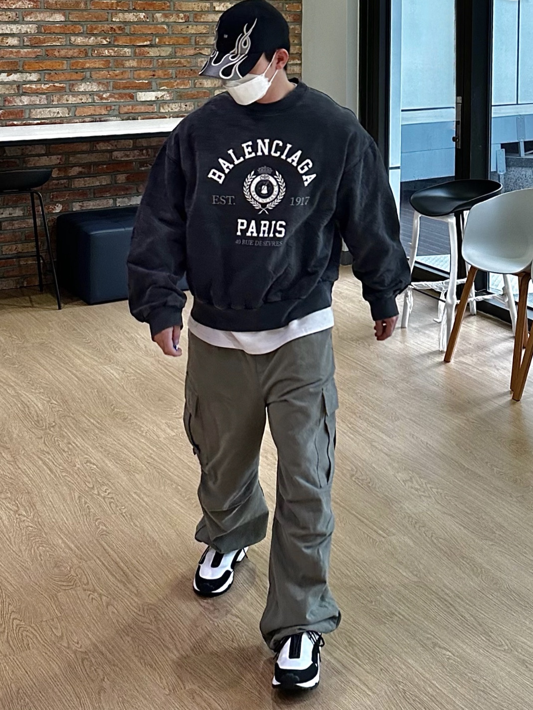Yeezy Gap Engineered By Balenciaga Flame Cap Black, Nike x Comme des Garcons Homme Plus Air Max Sunder SP White Black 착용 스타일