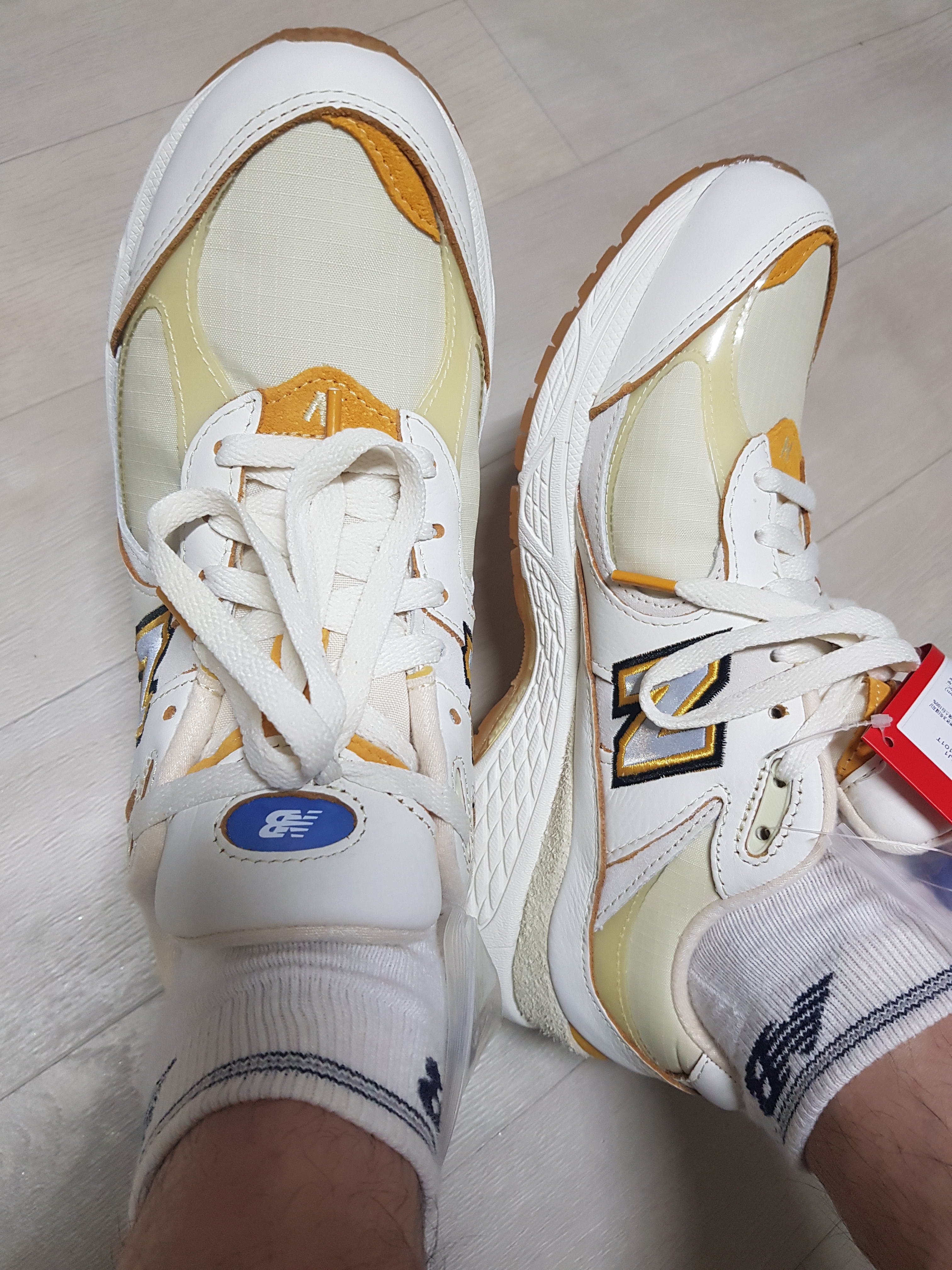 New Balance x Joe Freshgoods 2002R Conversations Amongst Us Beige 착용 스타일