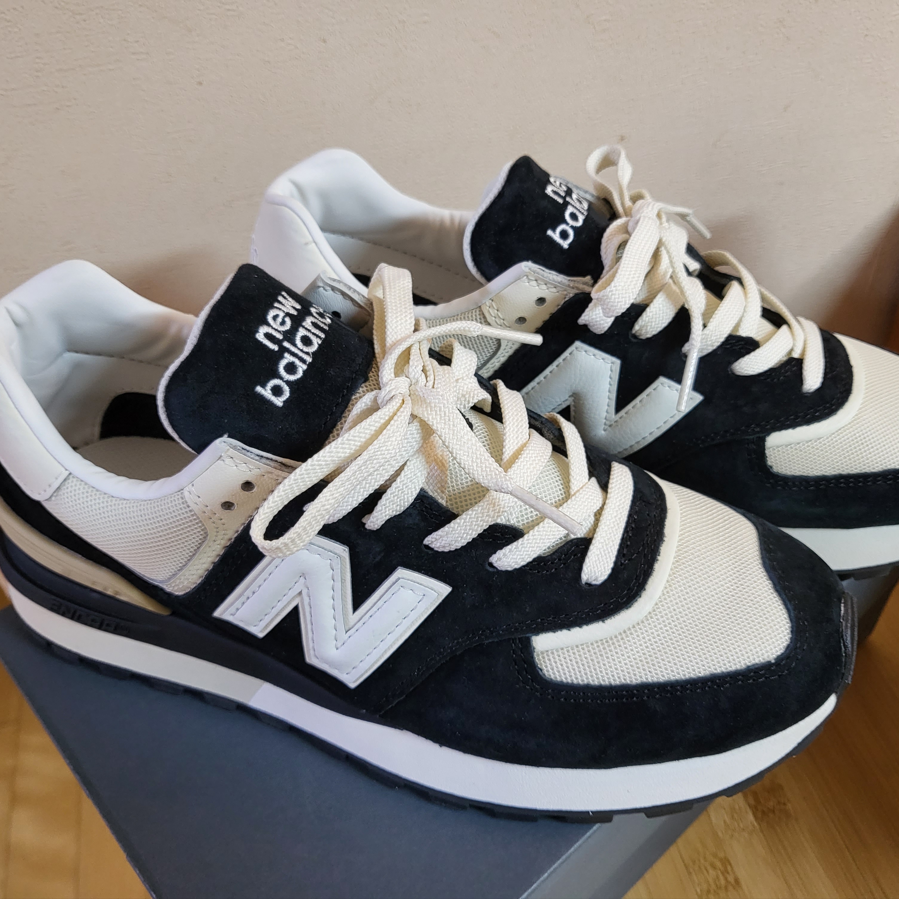 New Balance 574 Legacy Black Angora 착용 스타일 - 2