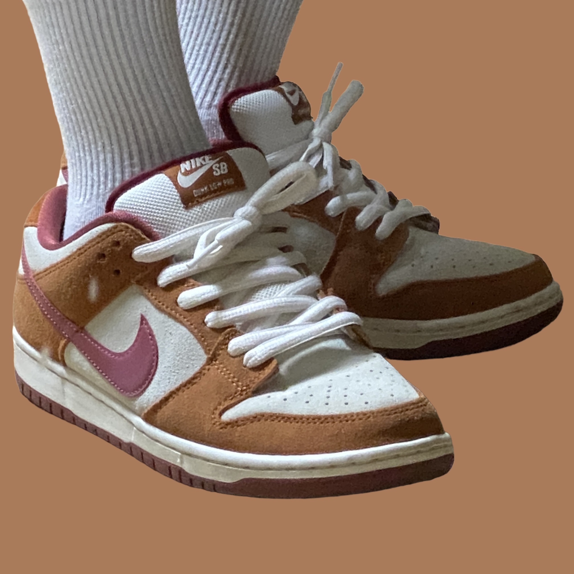 Nike SB Dunk Low Pro Dark Russet, Nike SB Dunk High Pro Maize and Black 착용 스타일 - 1