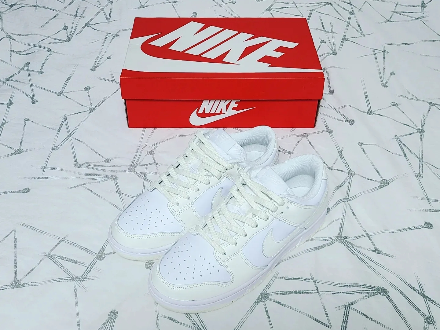 (W) Nike Dunk Low White and Sail 착용 스타일 - 1