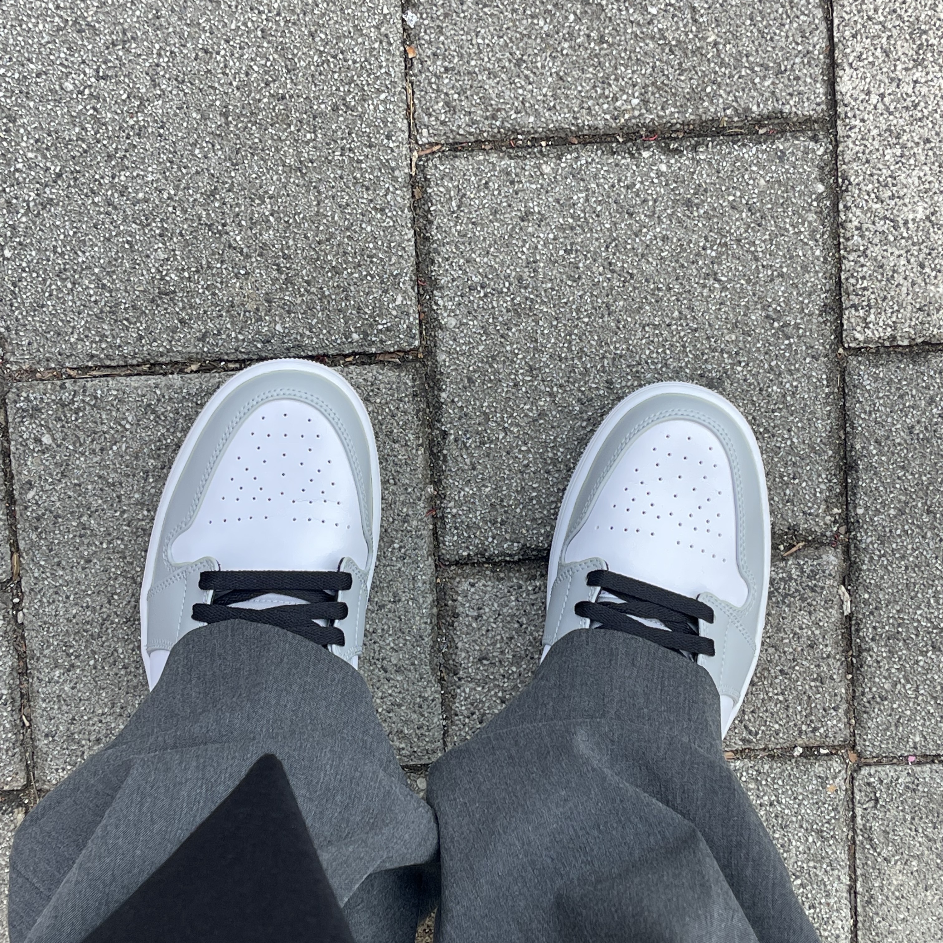 Jordan 1 Mid Light Smoke Grey 착용 스타일 - 2