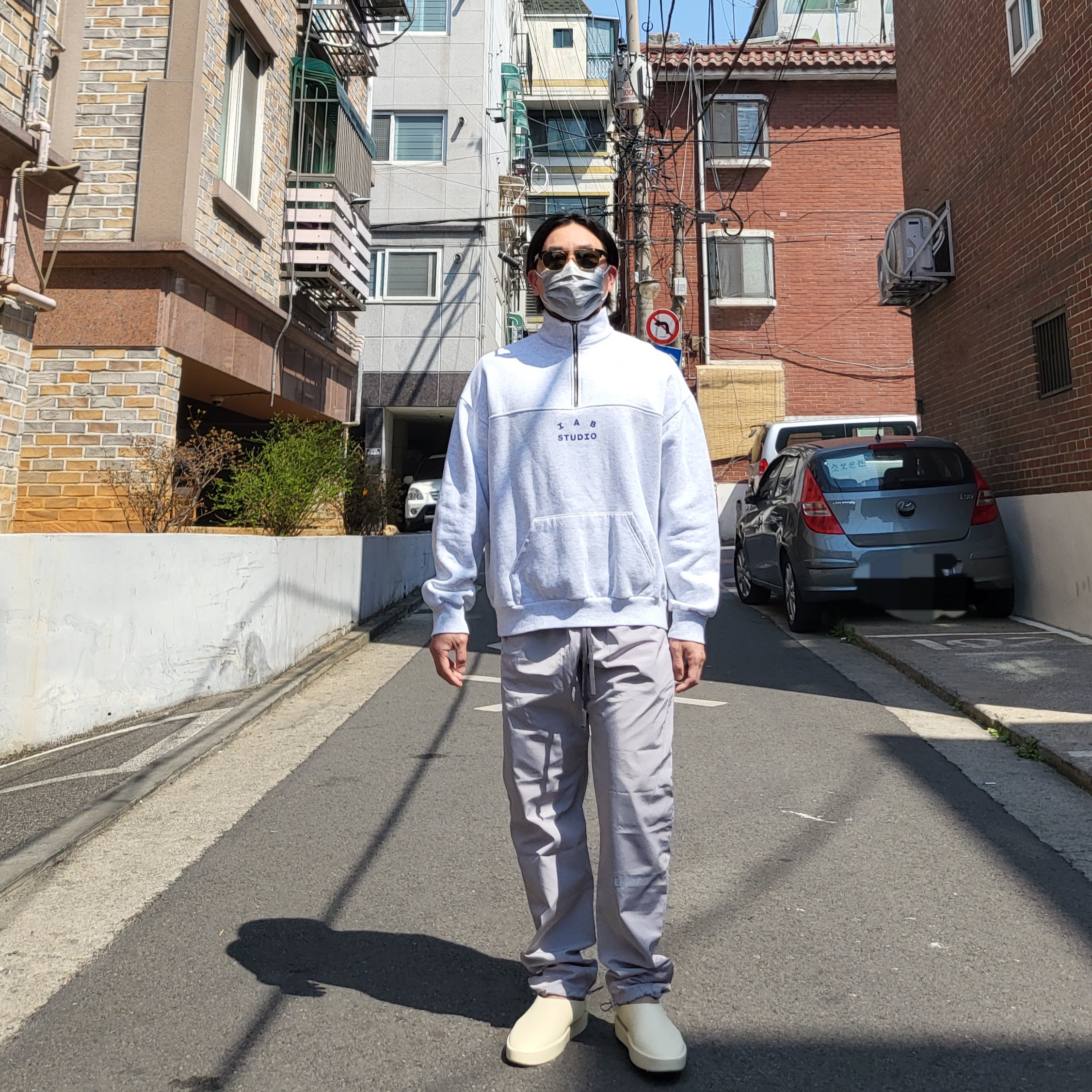 IAB Studio Half Zip Pullover Light Gray, Essentials Track Pants Moss - 20FW 착용 스타일