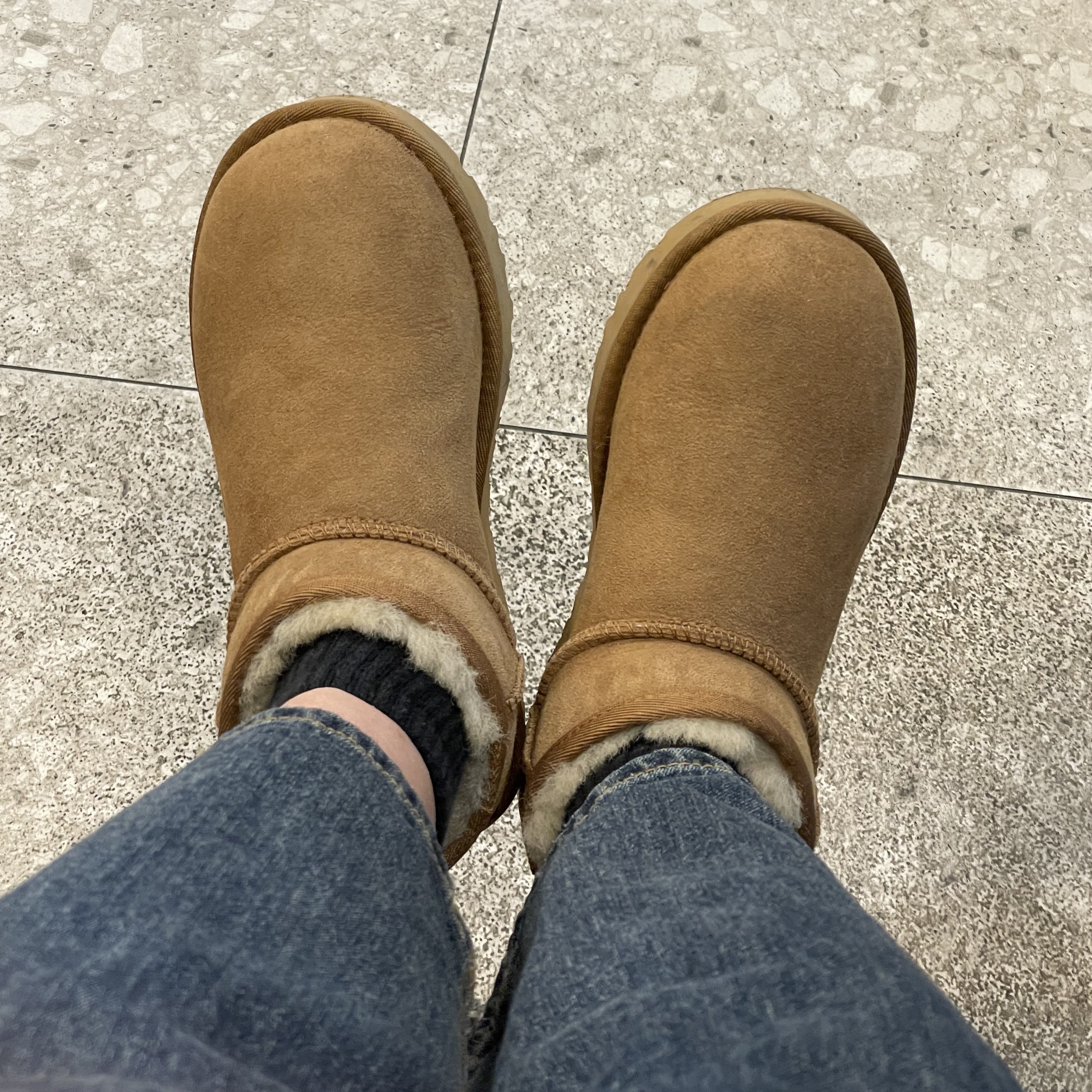 (W) UGG Classic Ultra Mini Boots Chestnut 착용 스타일