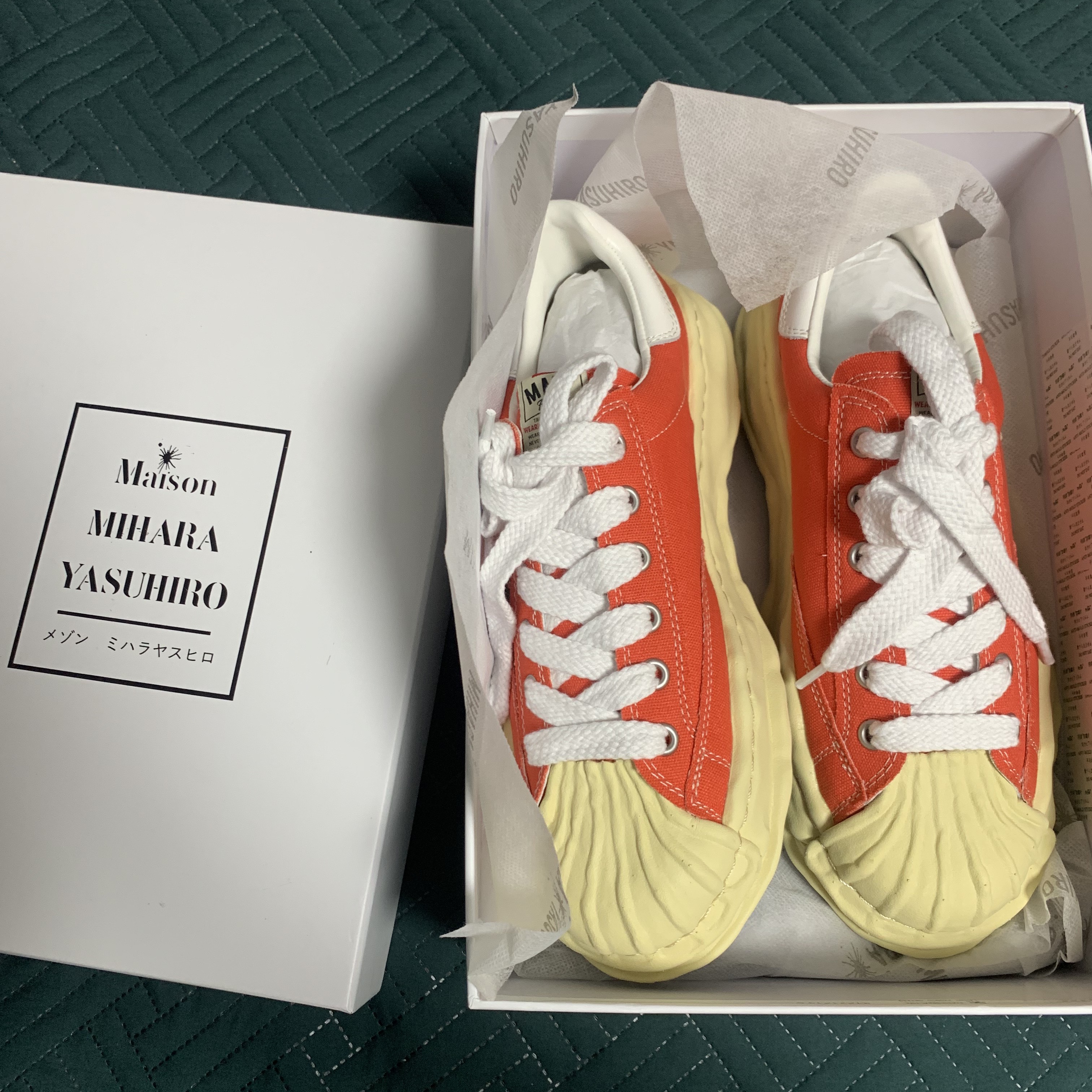 Maison Mihara Yasuhiro Blakey VL OG Sole Canvas Low-top Sneakers Orange 착용 스타일 - 2