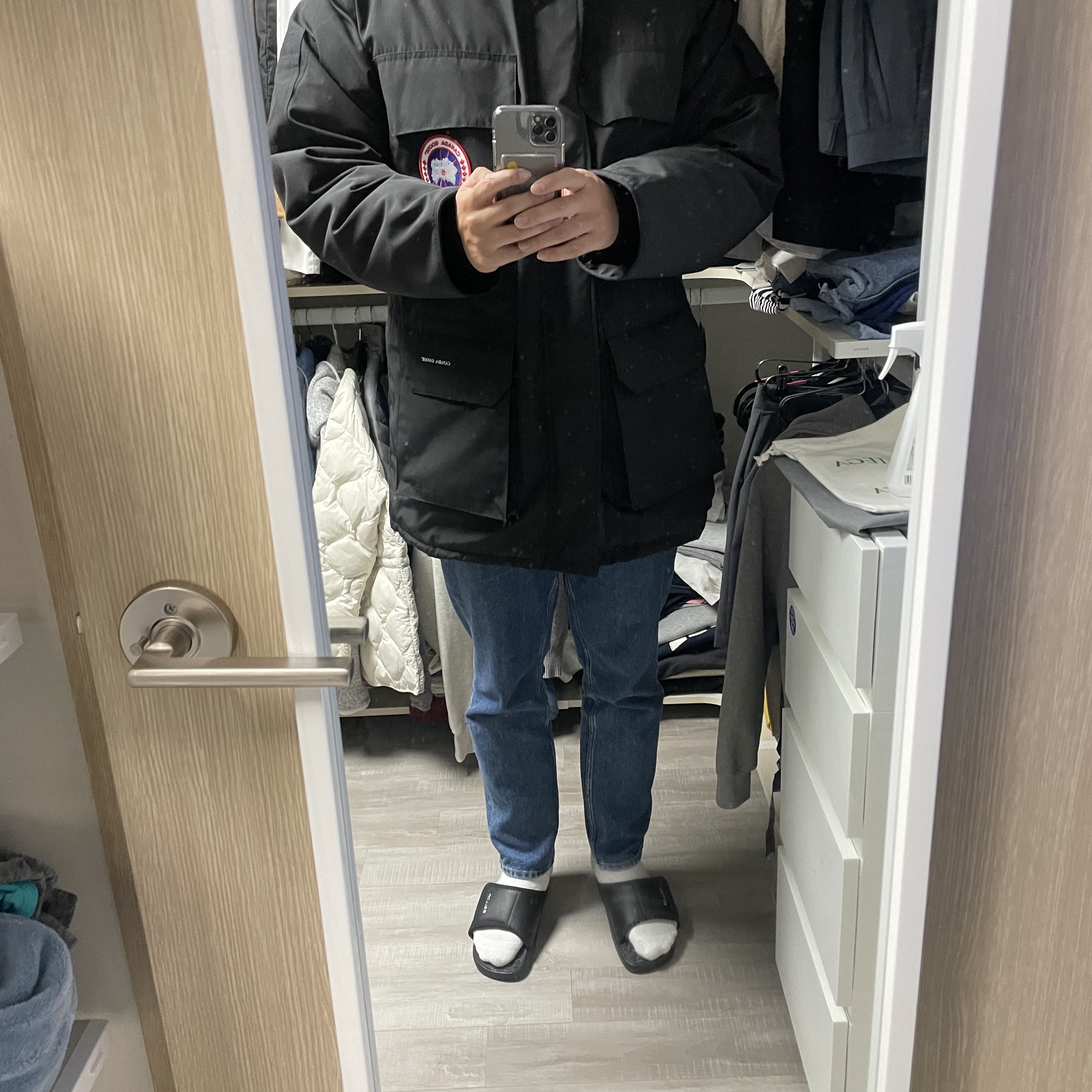 Canada Goose Expedition Parka Black 착용 스타일