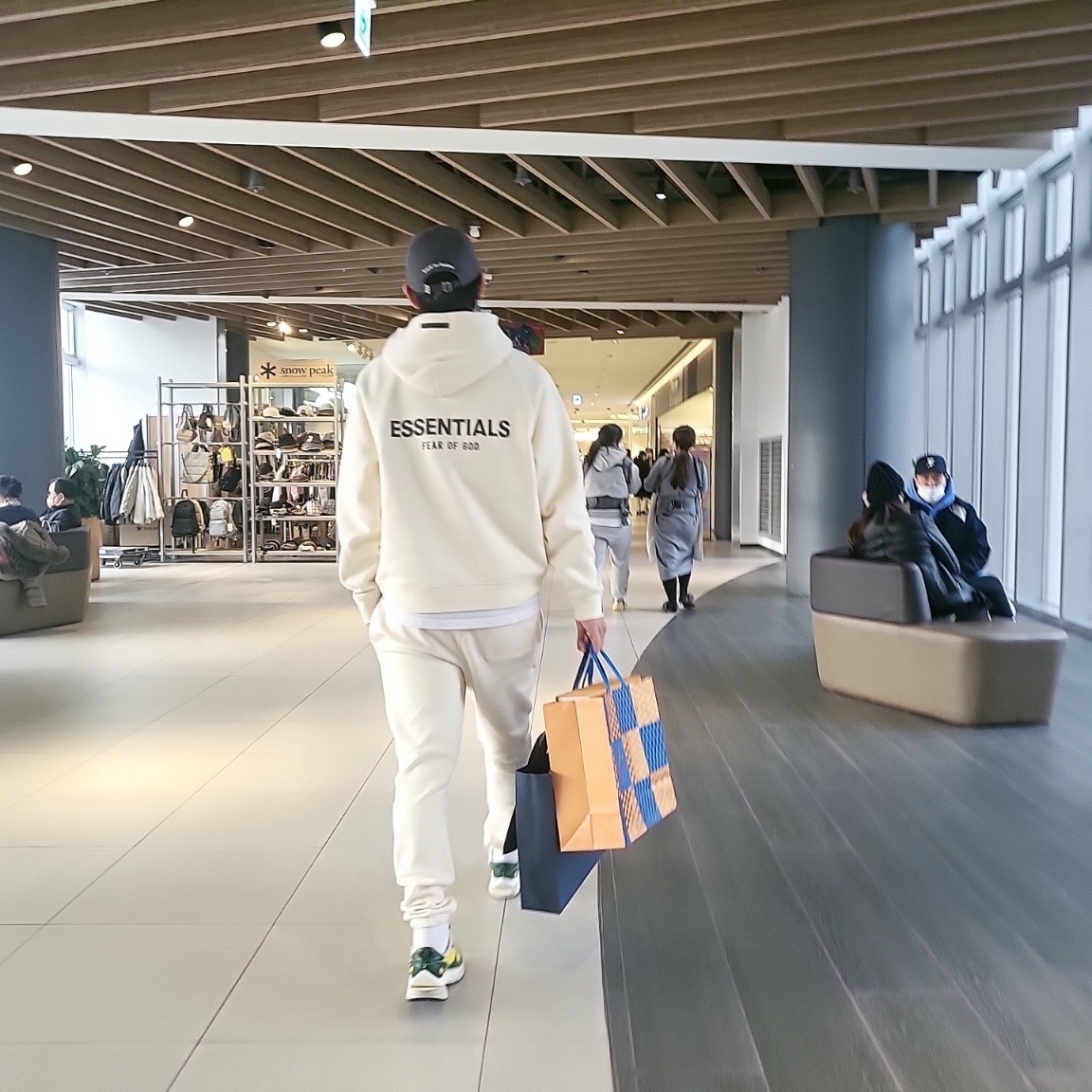 Essentials Pull-Over Hoodie Cream - 21SS, Essentials Sweatpants Cream - 21SS 착용 스타일