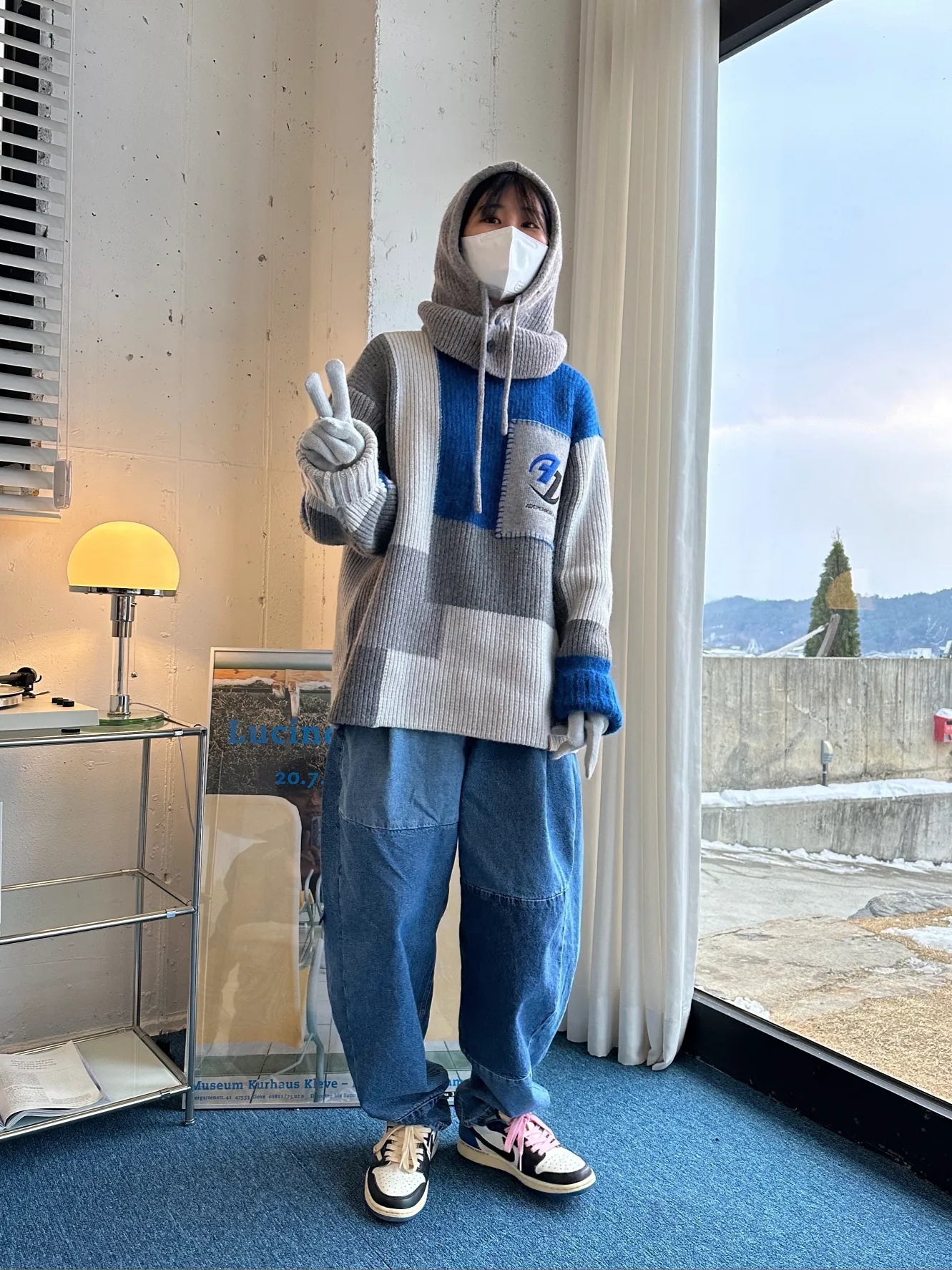 Zara x Ader Error Patchwork Oversize Knit Sweater Multicolor, Zara x Ader Error Barrel Leg Jeans Blue 착용 스타일 - 1