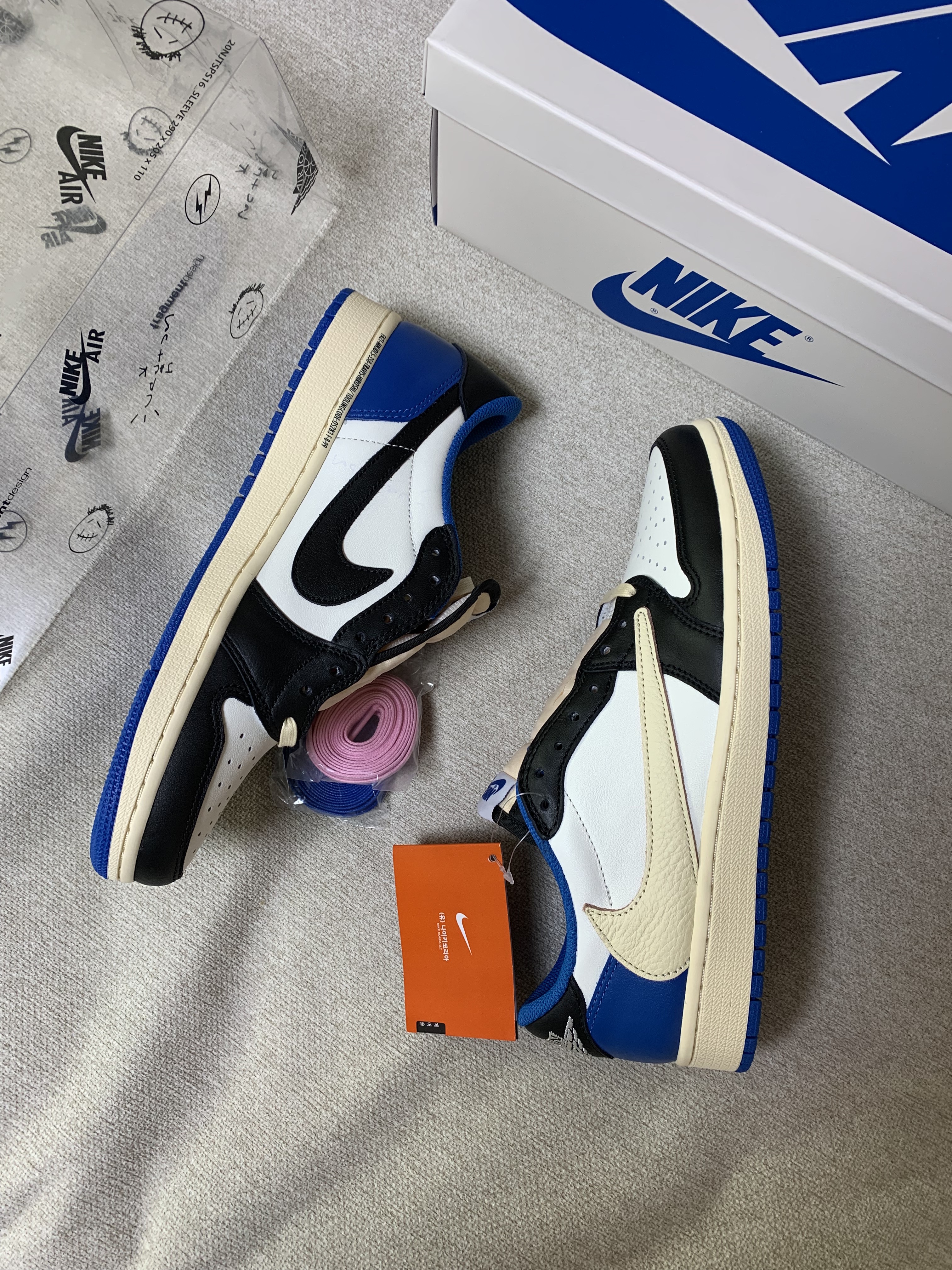 Jordan 1 x Travis Scott x Fragment Retro Low OG SP Military Blue 착용 스타일 - 1