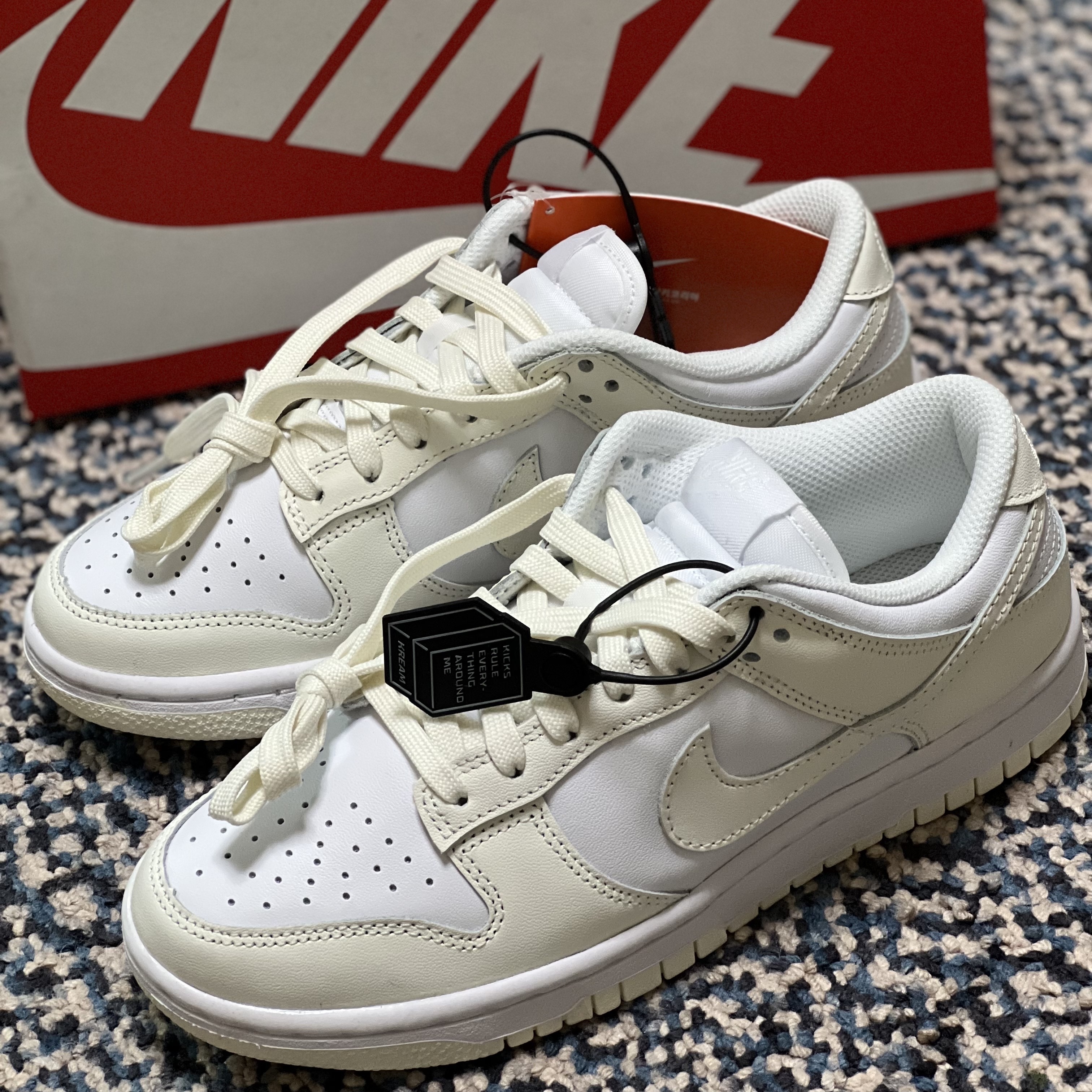 (W) Nike Dunk Low White and Sail 착용 스타일 - 1