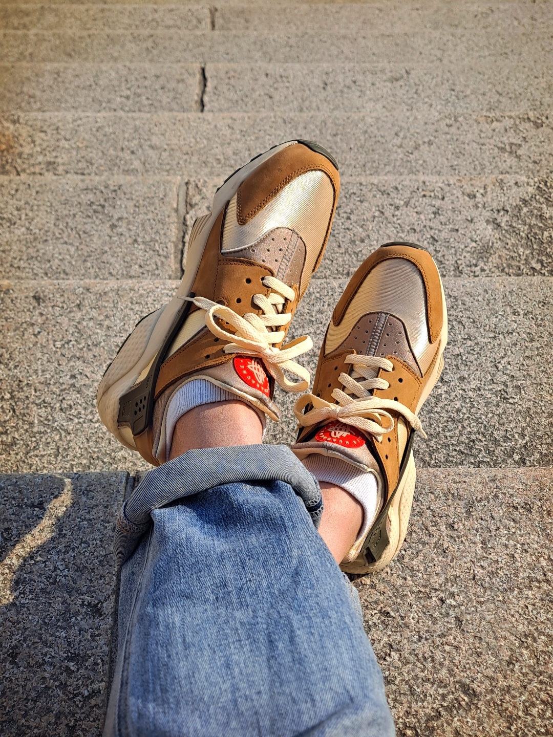 Nike x Stussy Air Huarache LE Desert Oak 착용 스타일
