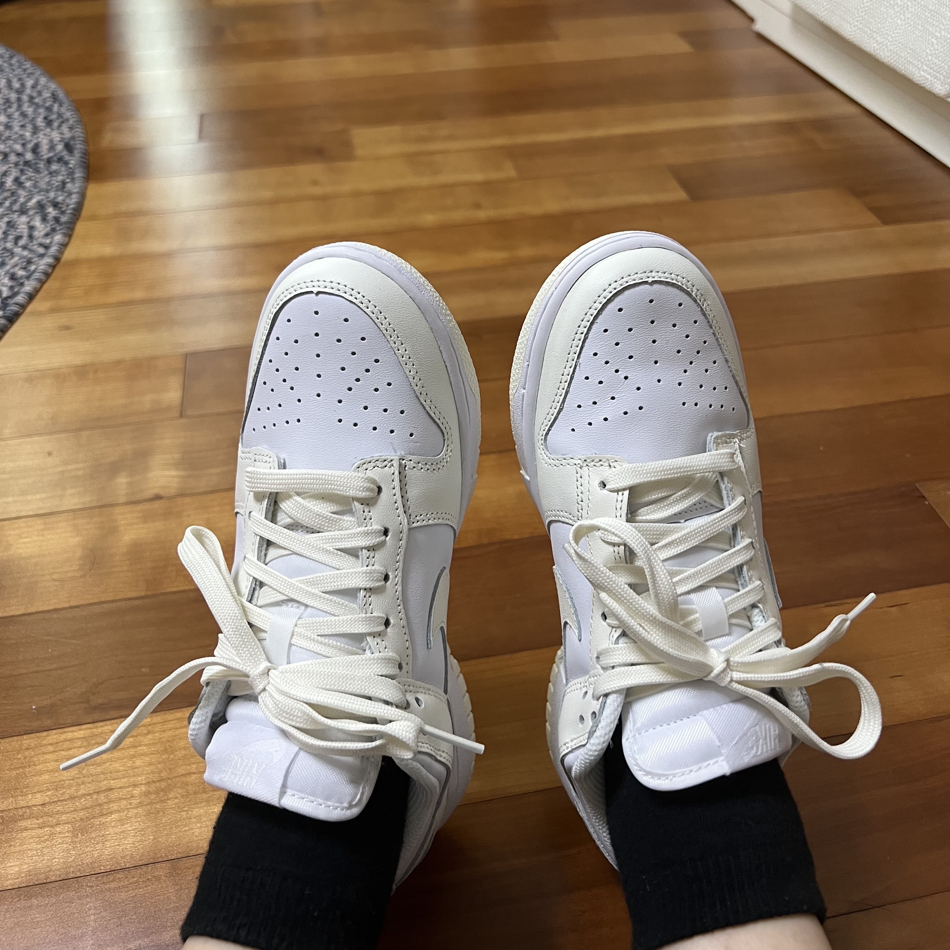 (W) Nike Dunk Low White and Sail 착용 스타일 - 2