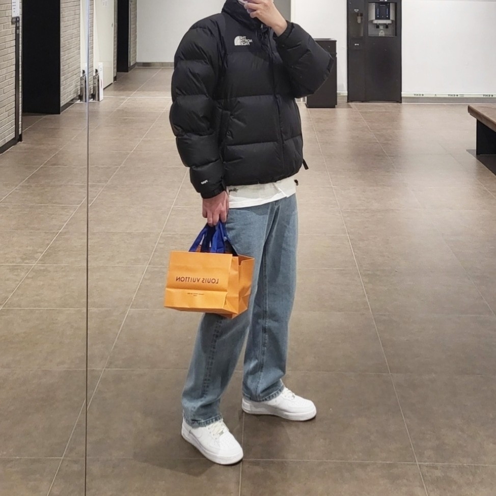 The North Face 1996 Retro Nuptse Down Jacket TNF Black, Nike Air Force 1 '07 Low White 착용 스타일