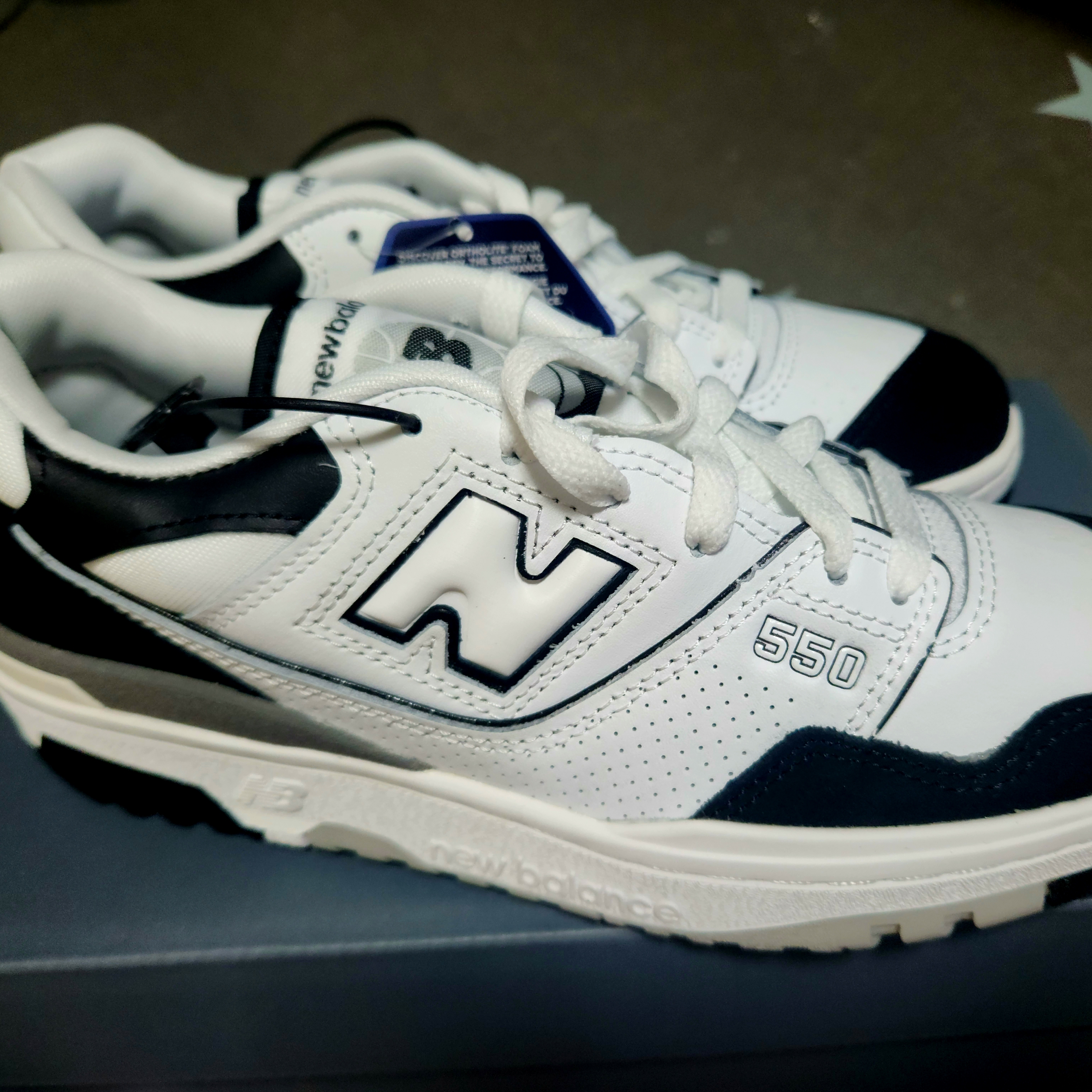 New Balance 550 White Black - D Standard 착용 스타일