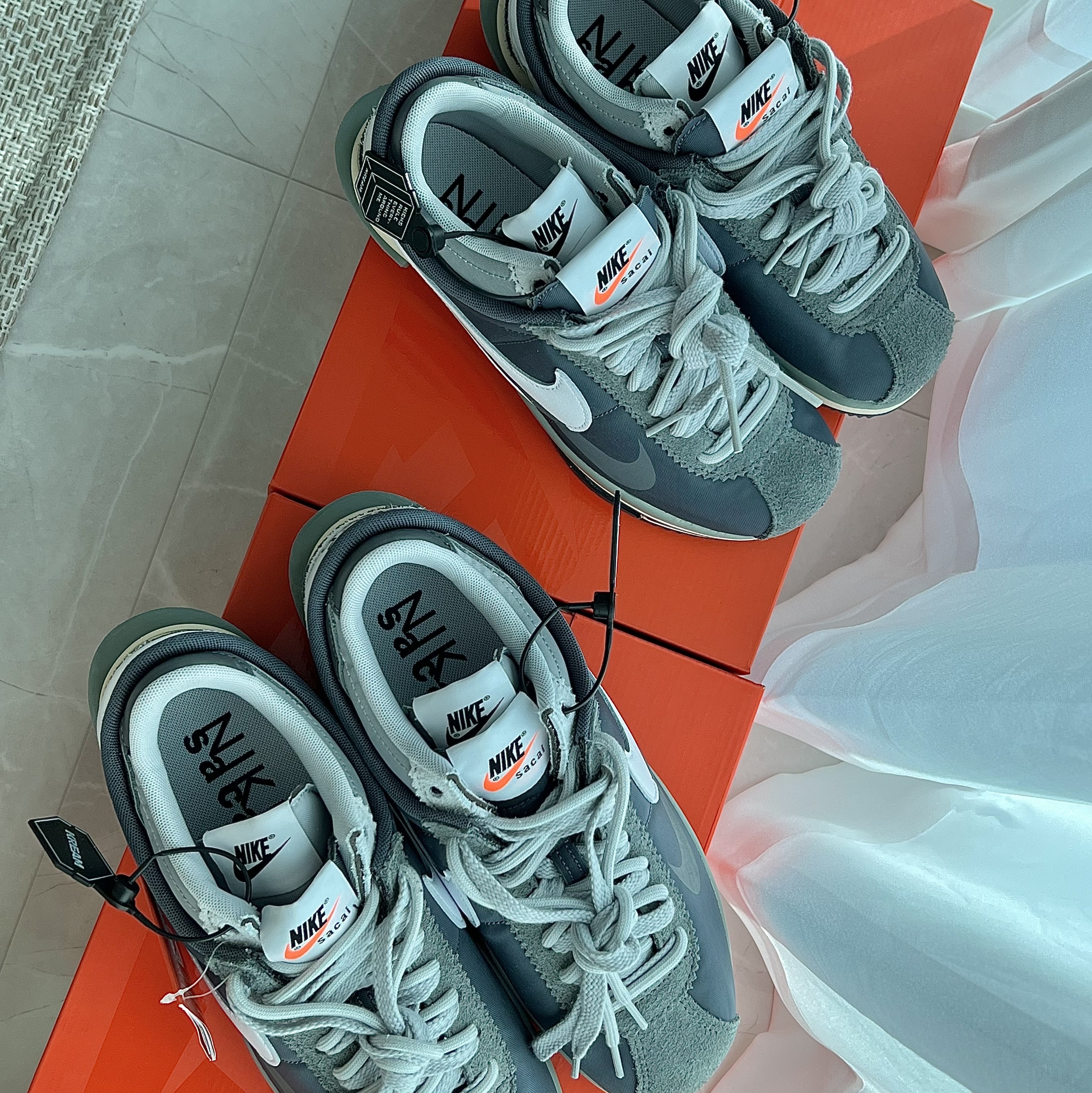 Nike x Sacai Zoom Cortez SP Iron Grey 착용 스타일 - 2