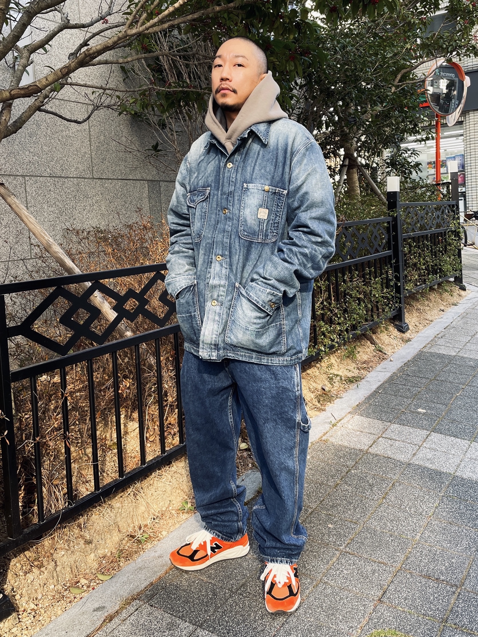 New Balance 990v2 Made in USA Marigold Black 착용 스타일 - 1
