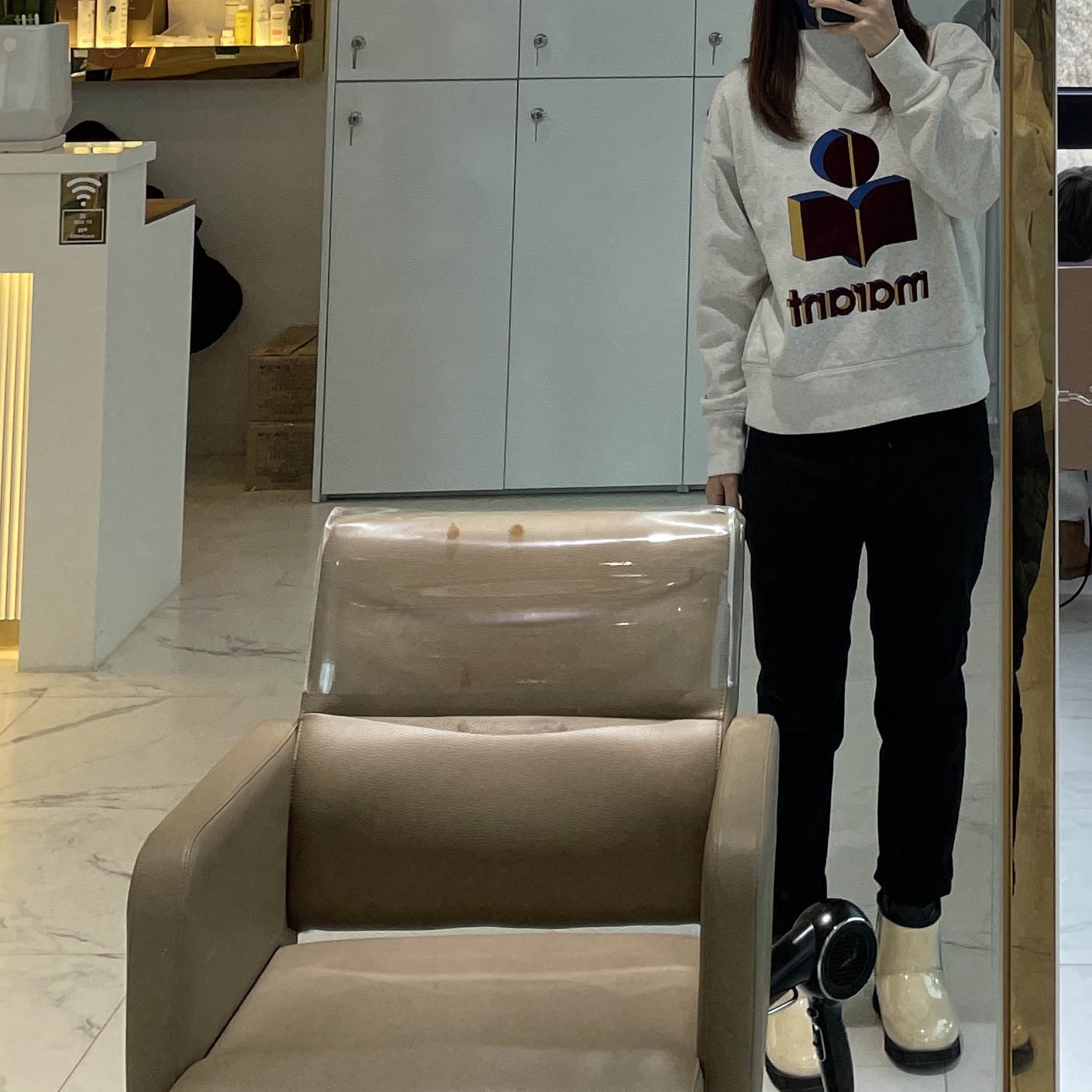 (W) Isabel Marant Moby Sweatshirt Ecru - 22SS, (W) Toteme Twisted Seam Trousers Black 착용 스타일
