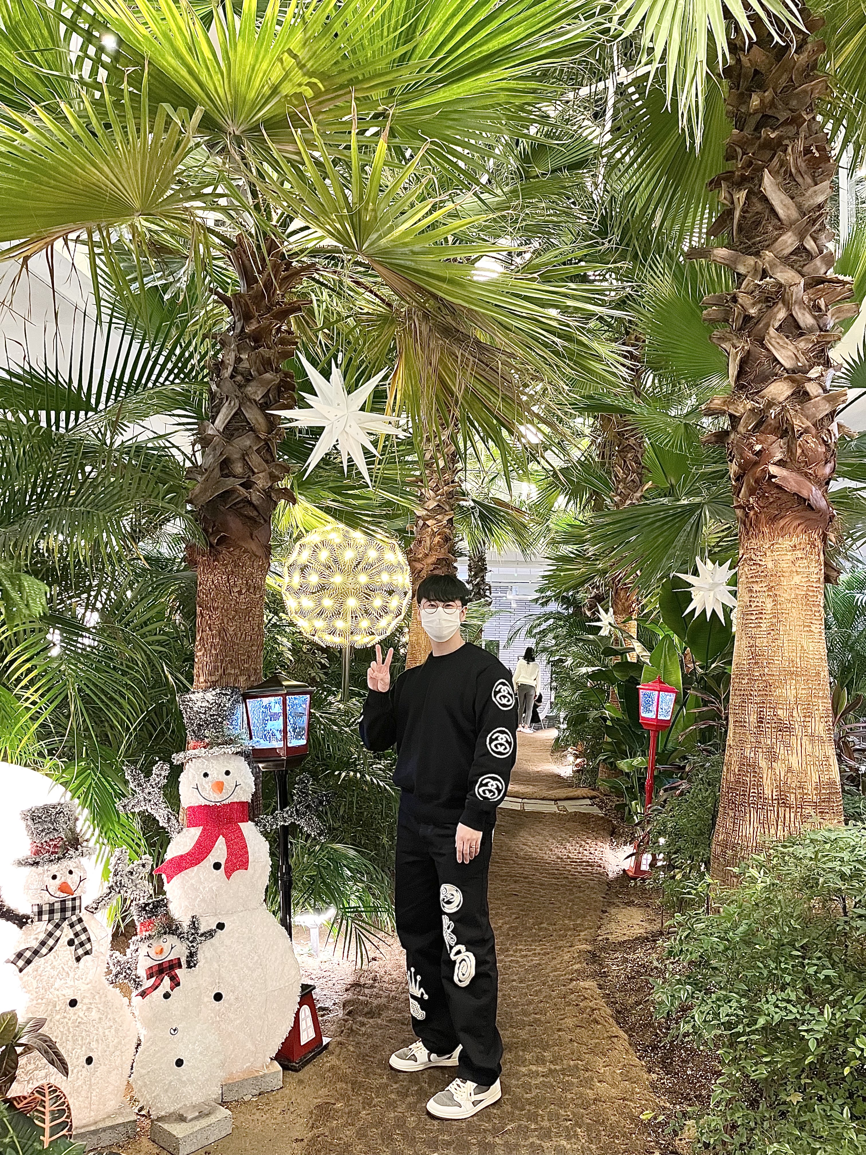 Stussy SS Link Sweater Black, Stussy Noma Icon Beach Pants Washed Black 착용 스타일
