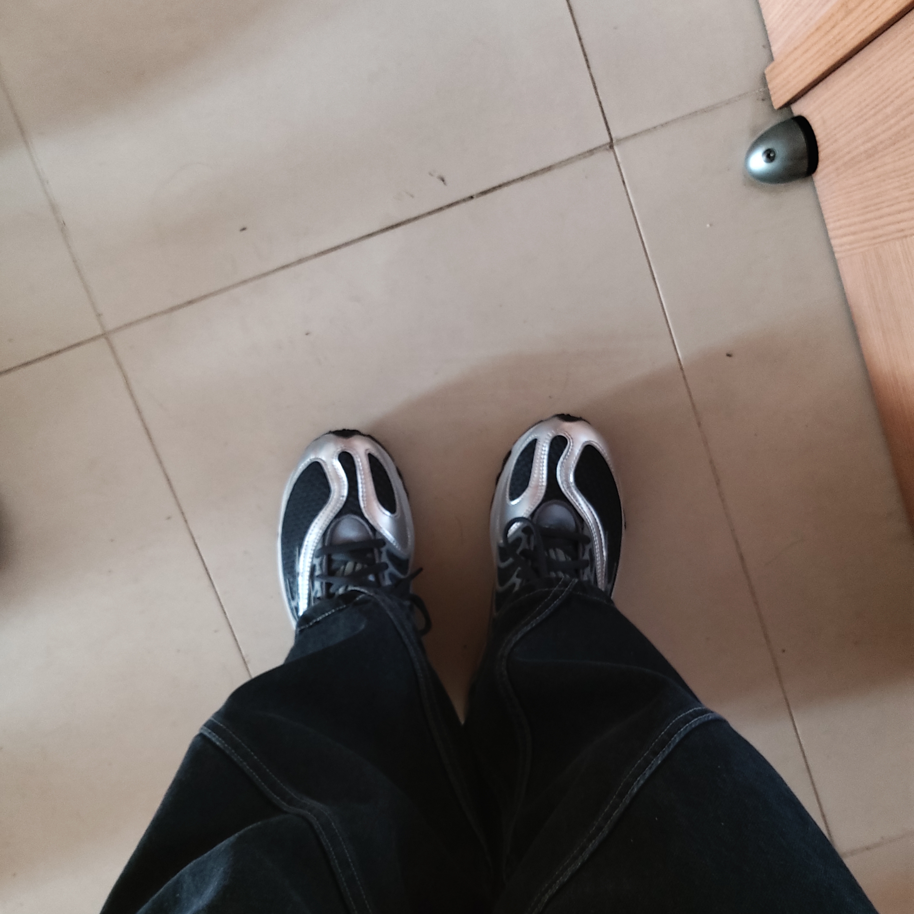 Nike Air Tuned Max Black Smoke Grey 착용 스타일