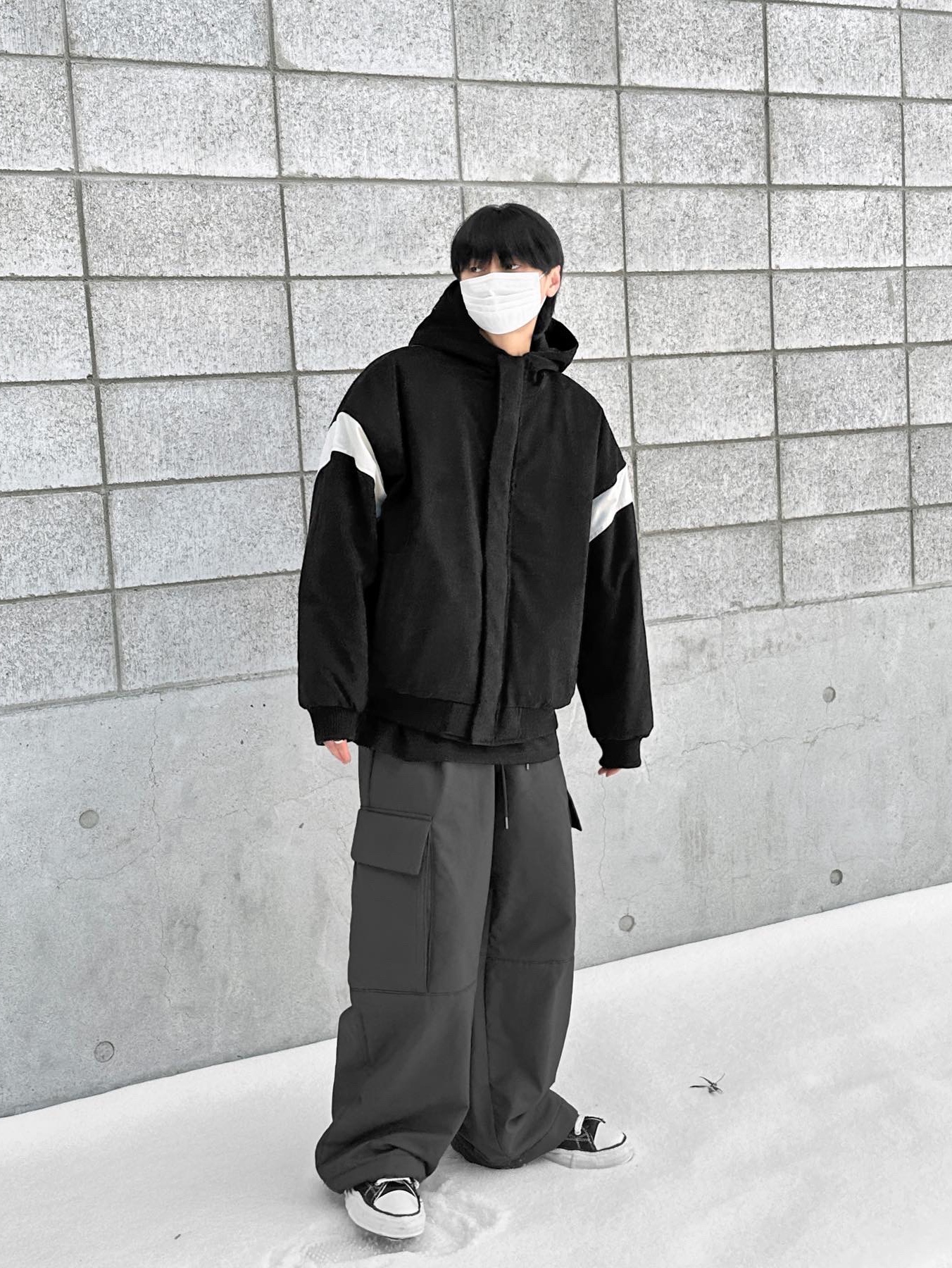 Maison Mihara Yasuhiro Peterson OG Sole Canvas Low Sneakers Black 착용 스타일 - 5