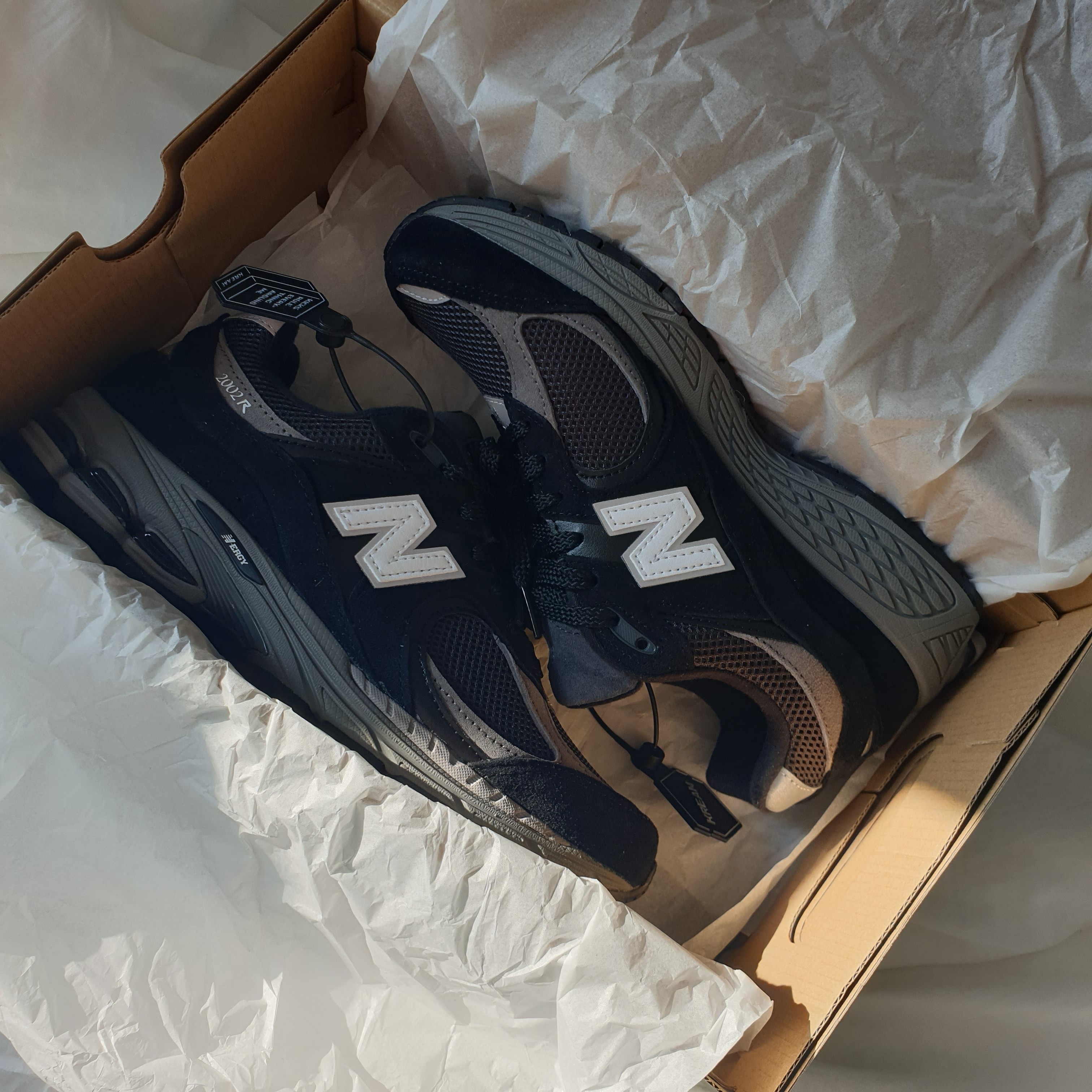 New Balance 2002R Black Dark Grey - JD Sports Exclusive 착용 스타일