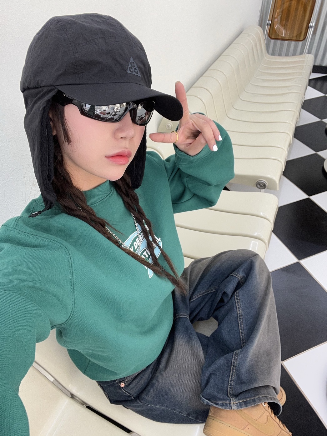 Nike ACG Warm AW84 Cap Black Anthracite, Oakley RadaLock Path Polished Black Frame Prizm Black Lenses Low Bridge Fit 착용 스타일