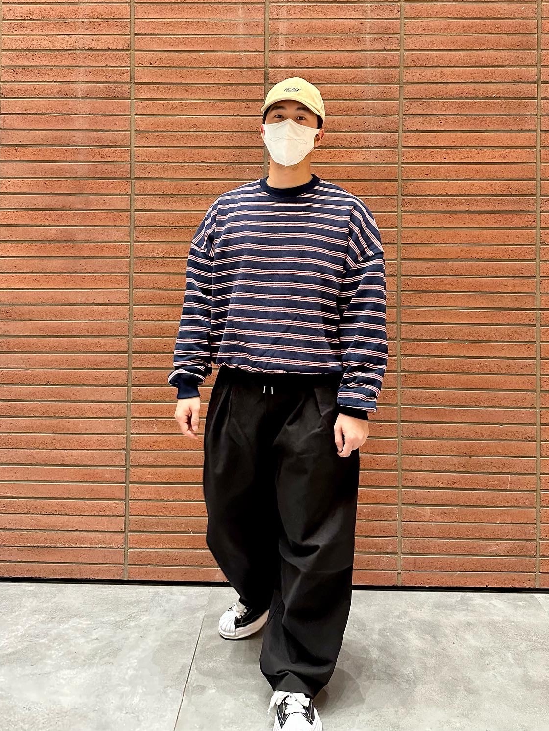 Maison Mihara Yasuhiro Blakey OG Sole Canvas Low-top Sneakers Black White 착용 스타일 - 4
