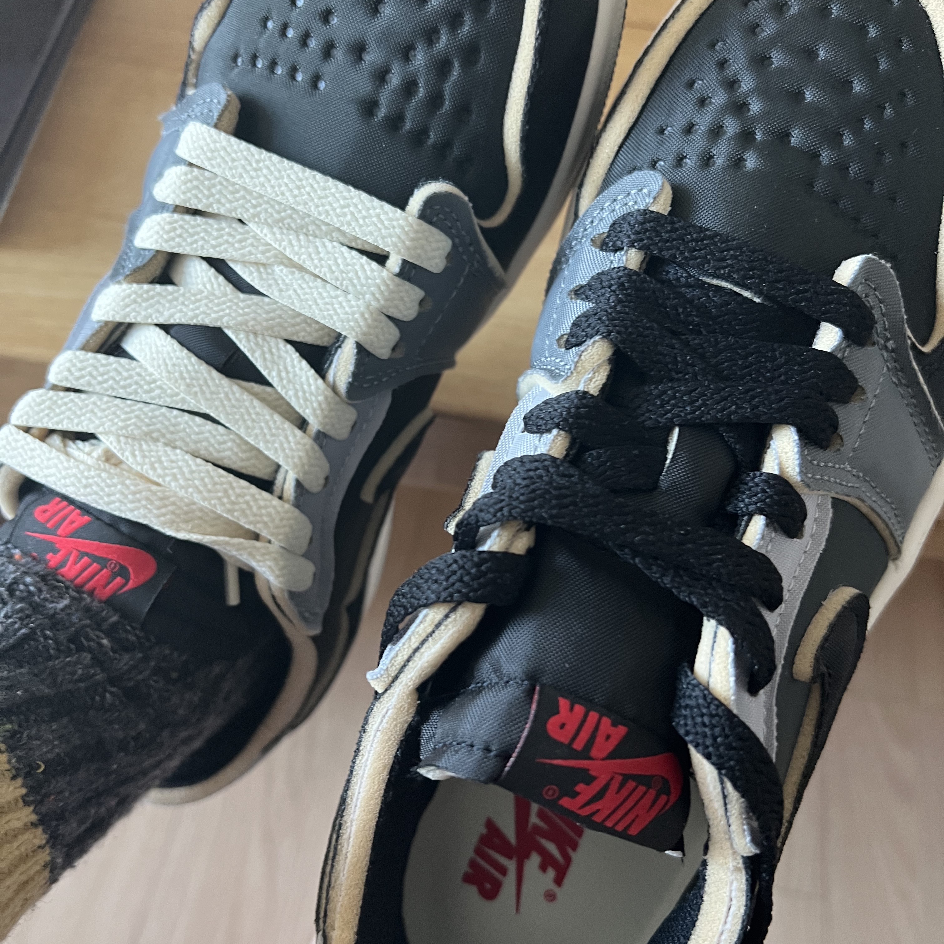 Jordan 1 Retro Low OG EX Black and Smoke Grey 착용 스타일