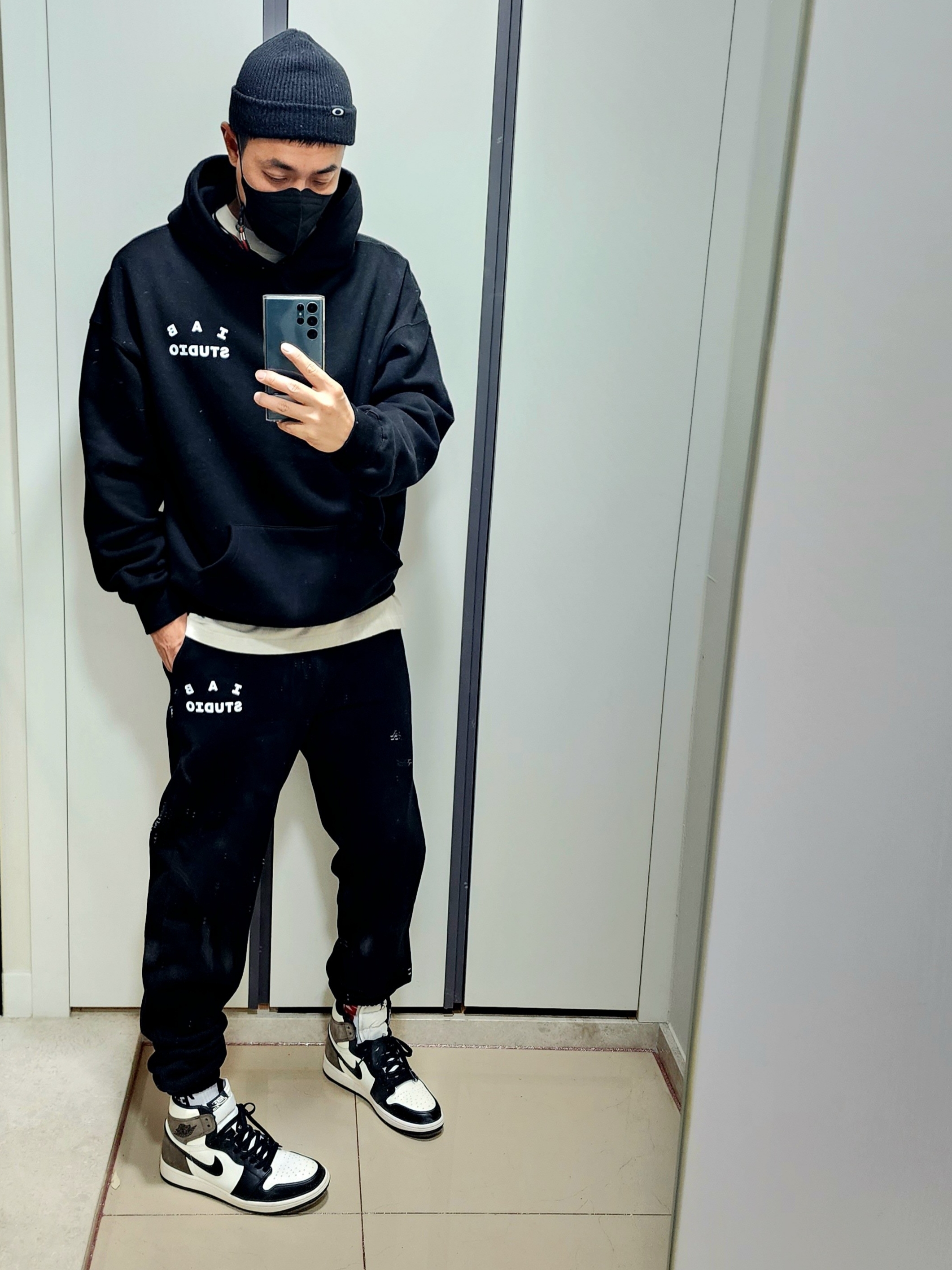 IAB Studio Sweatpants Black White - 22SS, IAB Studio Hoodie Black White 착용 스타일 - 1