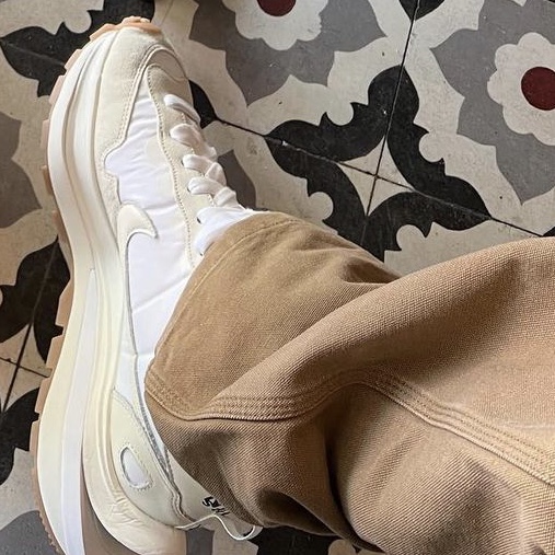 Nike x Sacai VaporWaffle White and Gum 착용 스타일