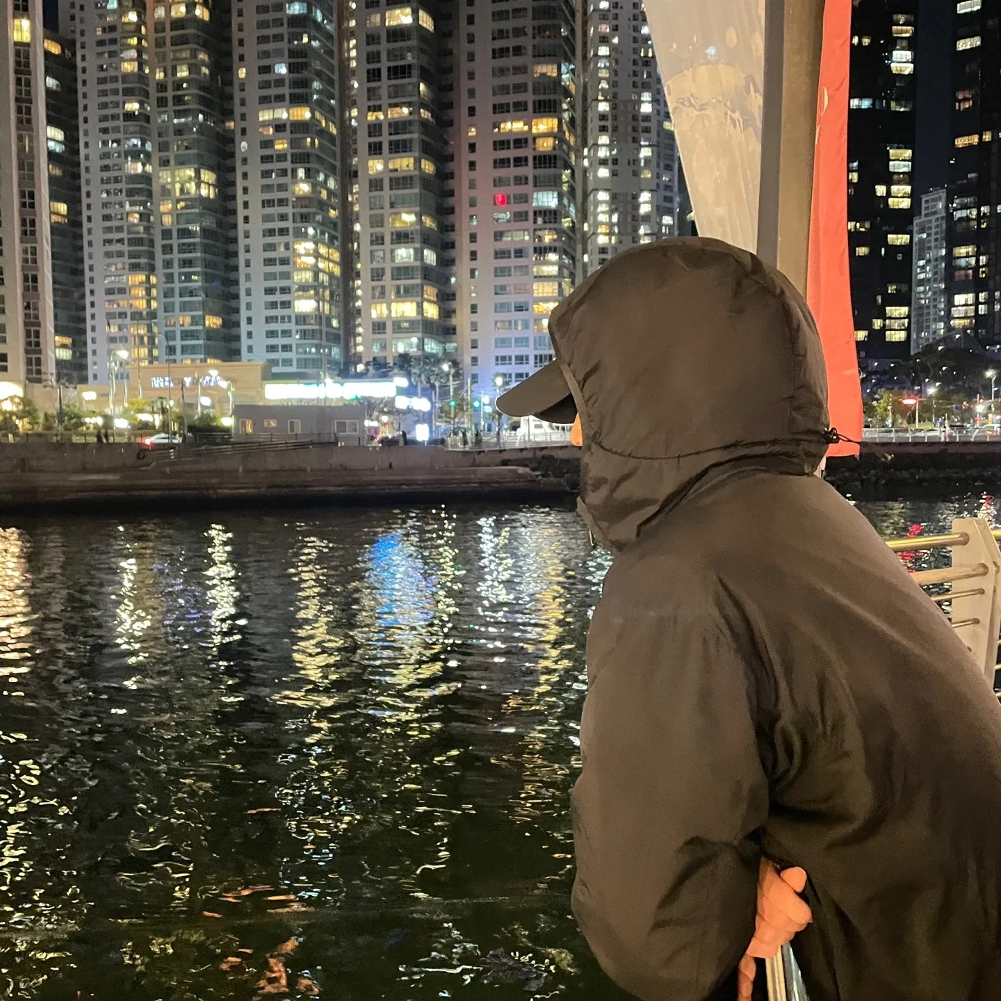 Arc'teryx Atom LT Hoody Black, Sansan Gear Side Snap Pants Khaki - 22SS 착용 스타일 - 4