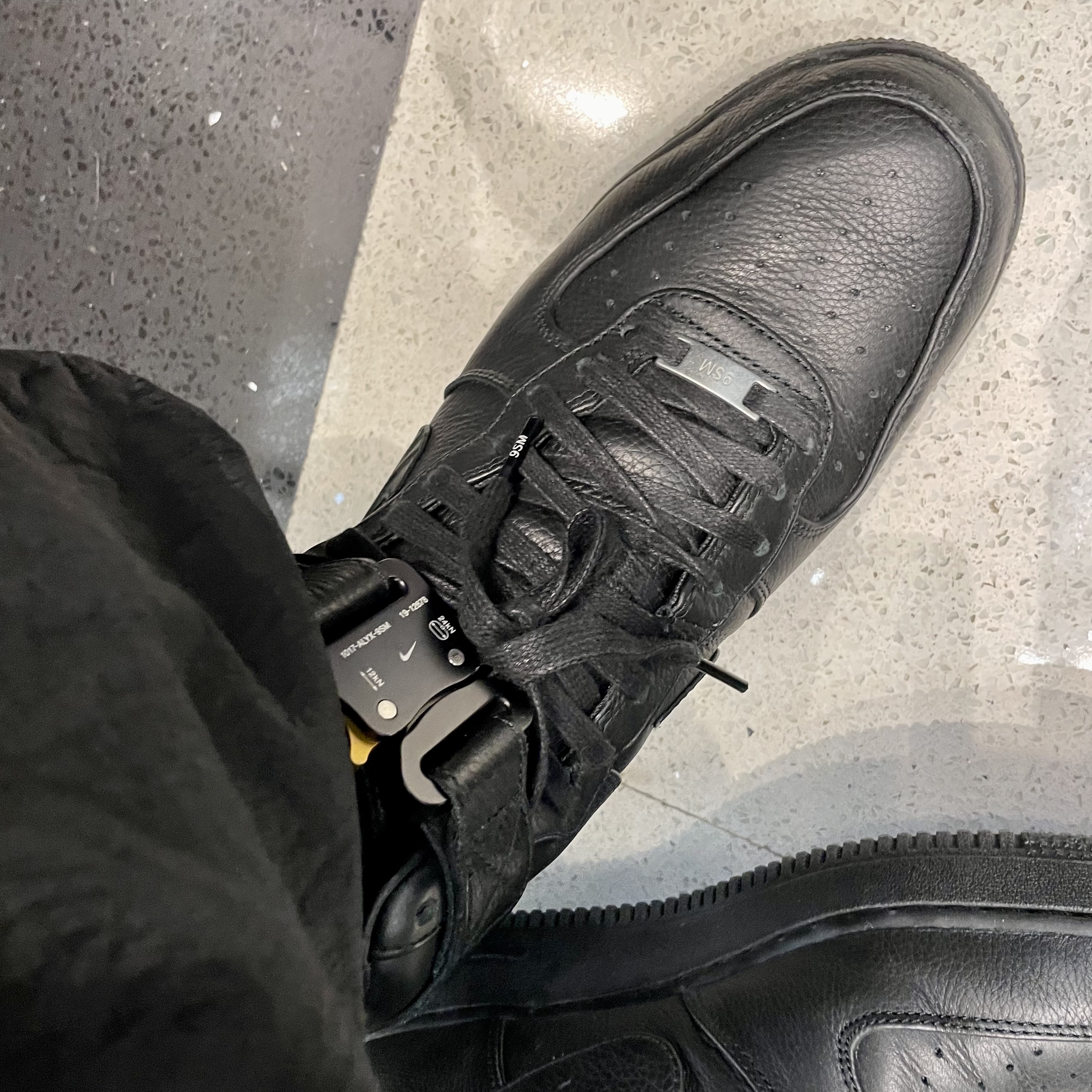 Nike x 1017 Alyx 9SM Air Force 1 High Triple Black 2020 착용 스타일 - 2
