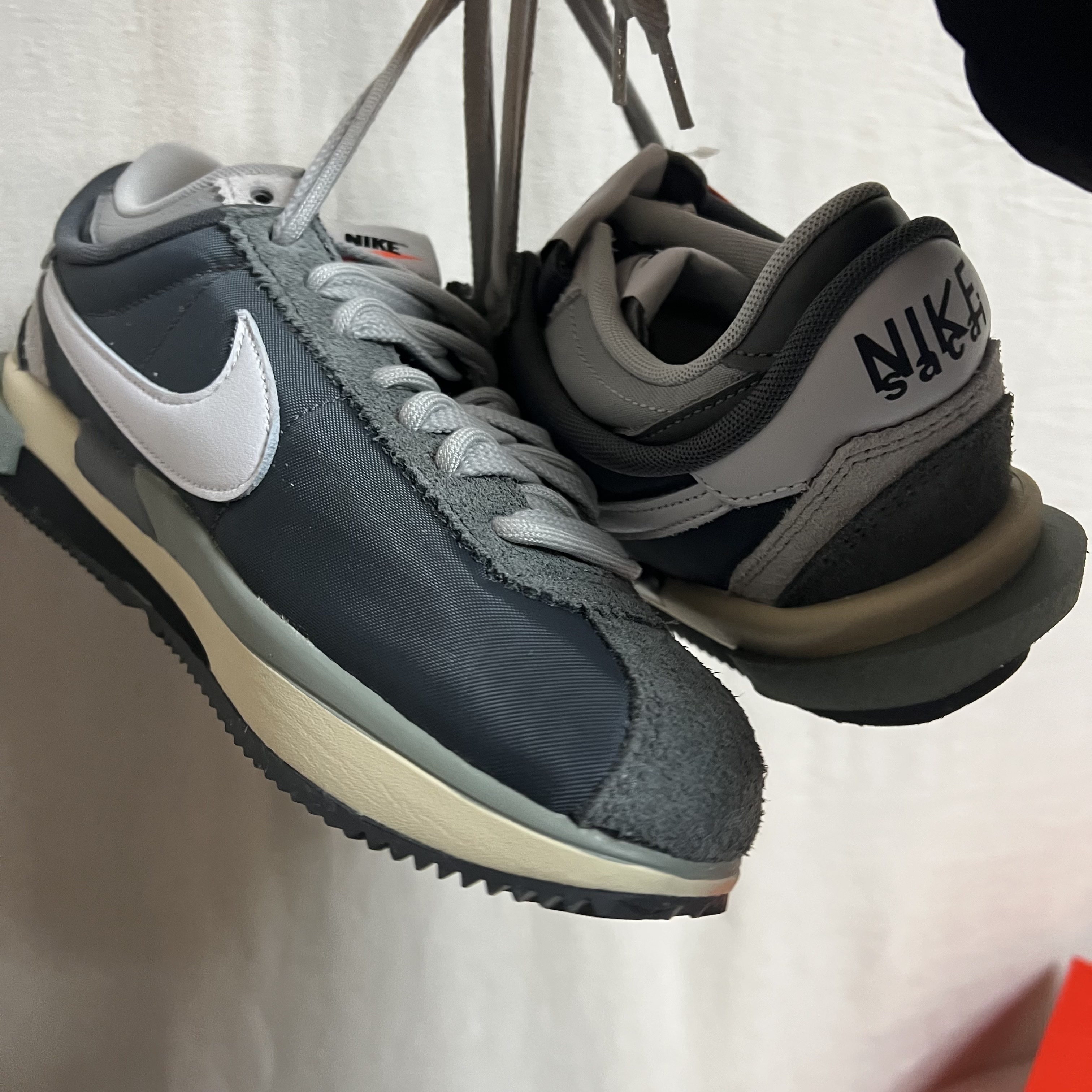 Nike x Sacai Zoom Cortez SP Iron Grey 착용 스타일 - 2