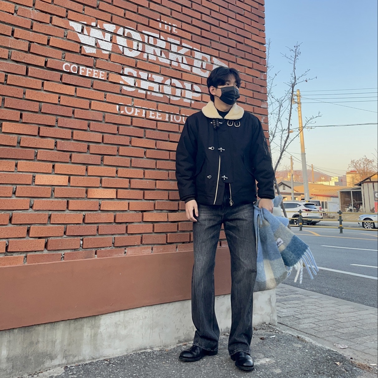 Acne Studios Mohair Check Muffler Pastel Blue Beige 착용 스타일 - 2