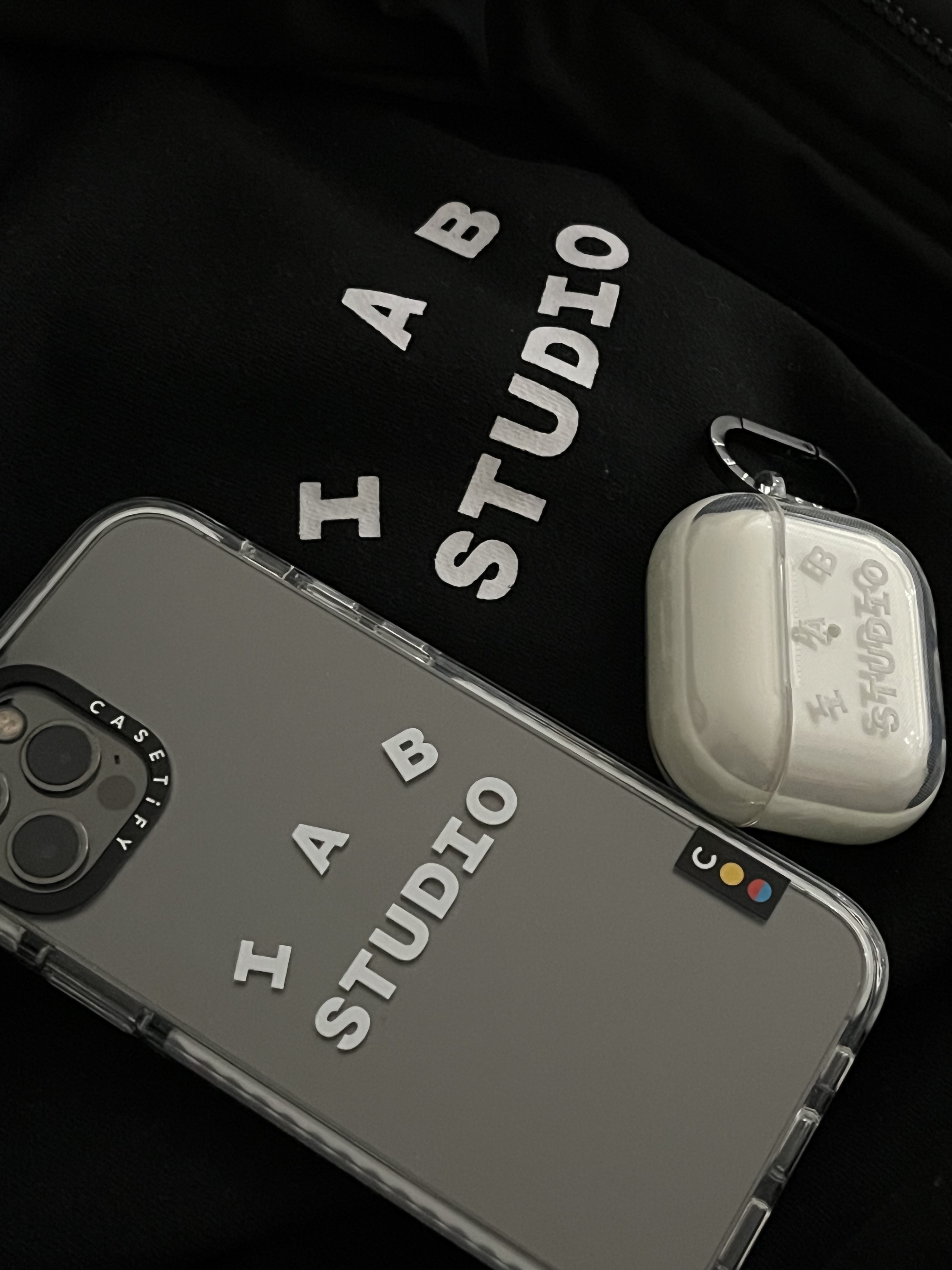 IAB Studio Hoodie Black White, Casetify x IAB Studio iPhone White Logo Impact Case Frost White 착용 스타일