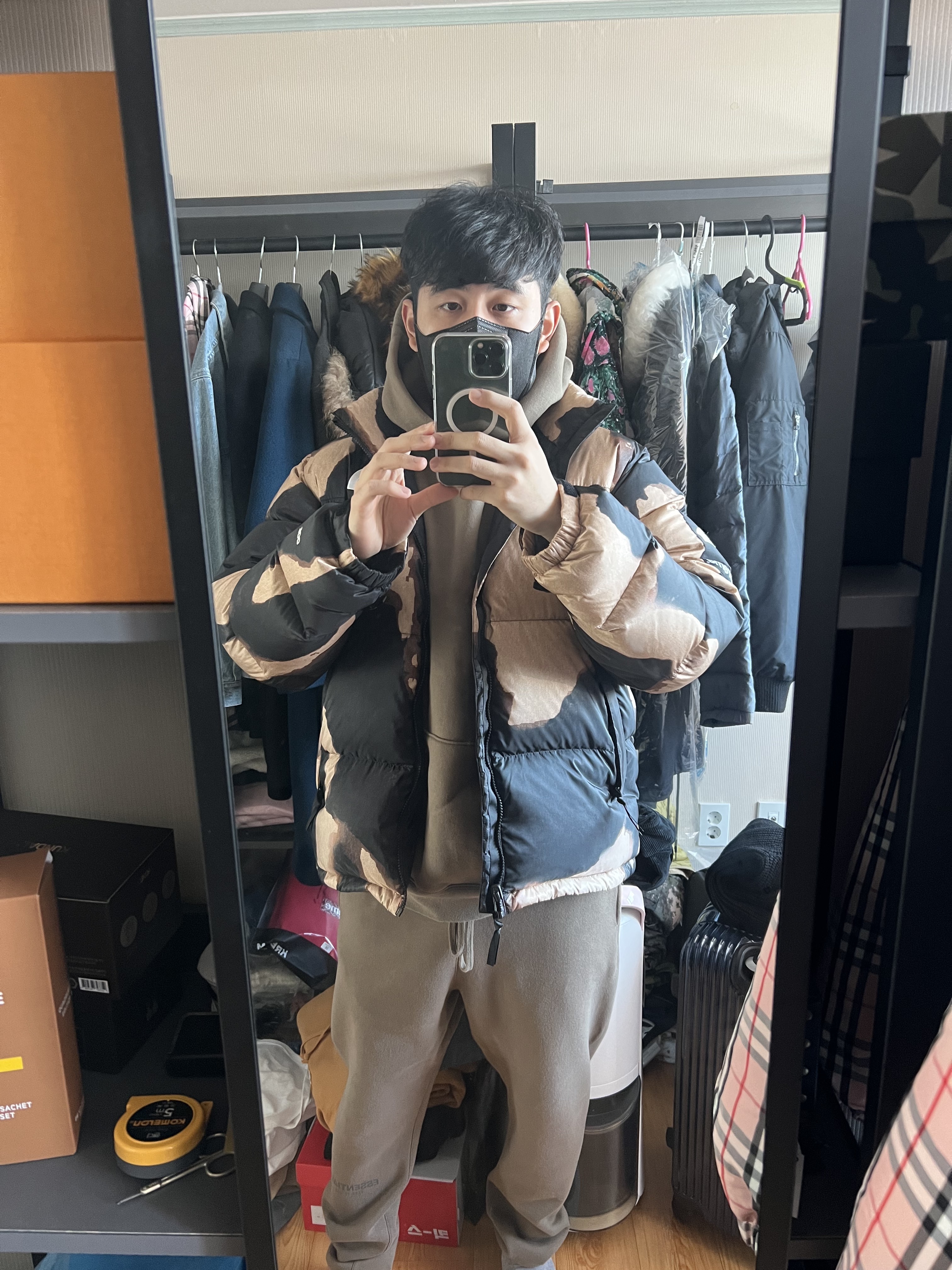 Supreme x The North Face Bleached Denim Print Nuptse Jacket Black - 21FW, Essentials Pull-Over Hoodie Harvest - 21FW 착용 스타일